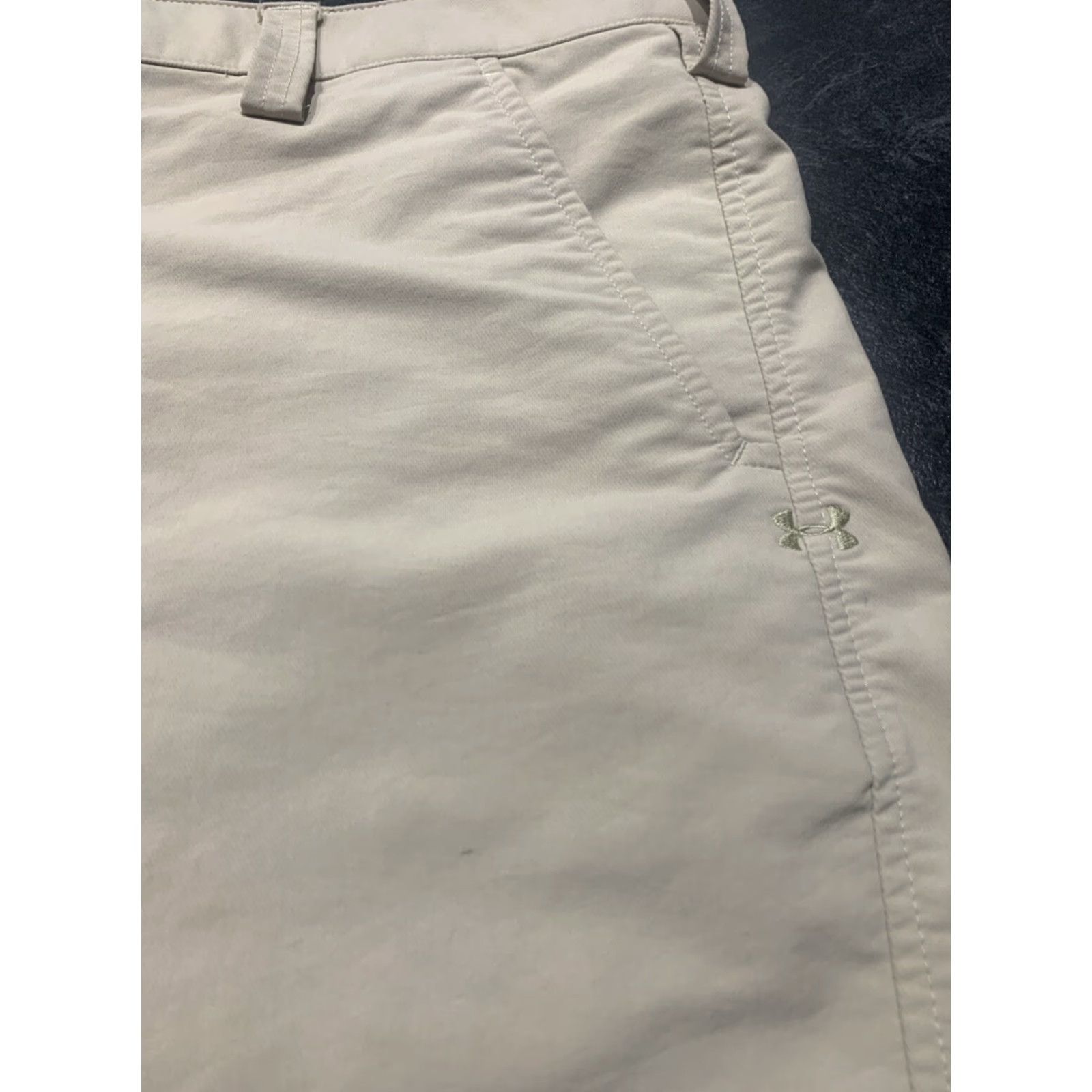 Under Armour Under Armour Men’s Golf Shorts Sz 38 Beige Nylon Bermuda Casual Spring Summer Size US 32 / EU 48 - 2 Thumbnail