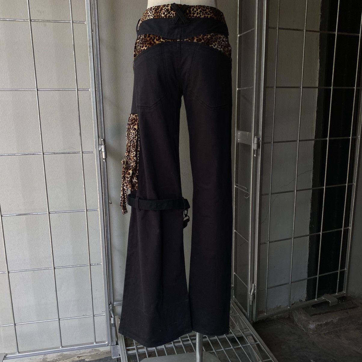 Japanese Brand × Seditionaries HUNDRED CLUB Y2K Punk Black Cargo Pants with Leopard Trim Size 32" / US 10 / IT 46 - 22 Thumbnail