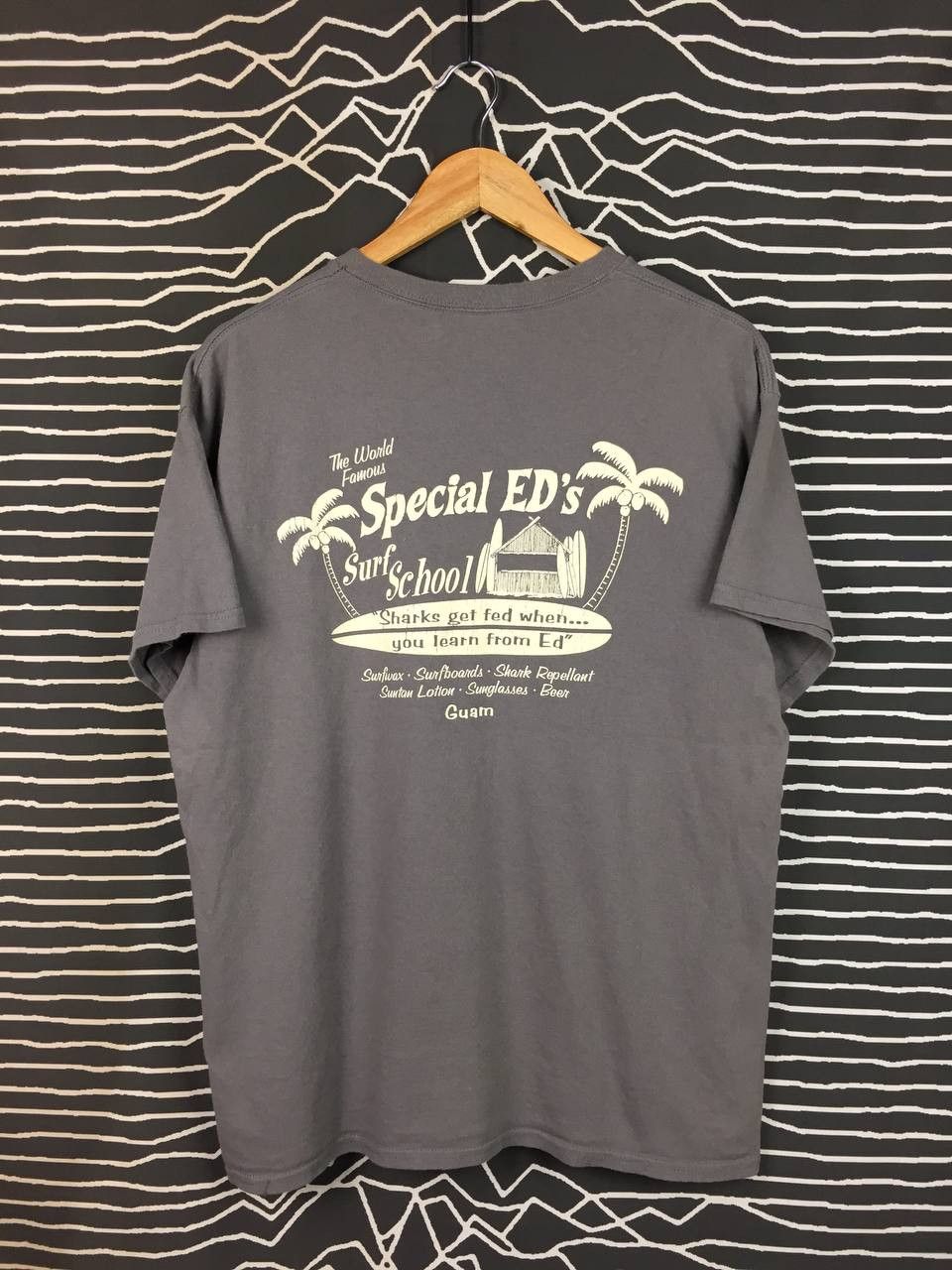 Vintage Vtg Special Ed's The World Famous Surf School Guam Tee Size US L / EU 52-54 / 3 - 1 Thumbnail