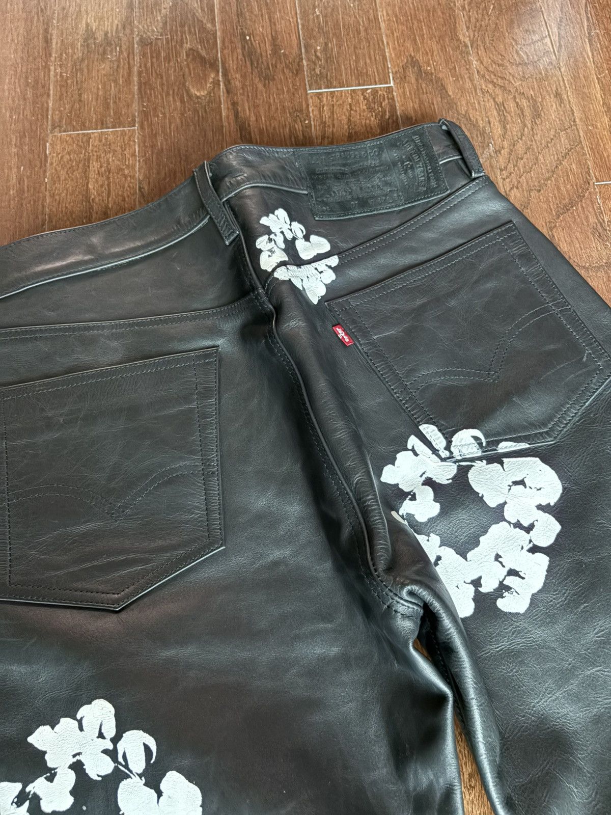 DENIM TEARS Denim Tears Leather Black Cotton Wreath Pants Size US 32 / EU 48 - 5 Thumbnail