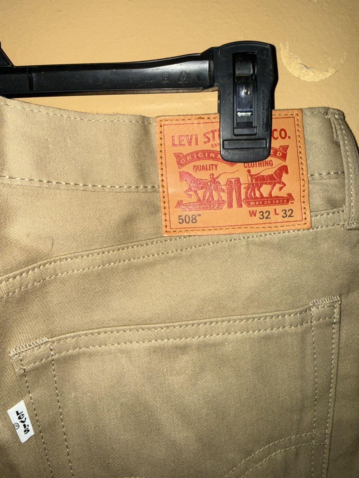 Levi's Levi’s khaki with royal blue color block legs nwot32/32 rare Size US 32 / EU 48 - 5 Thumbnail