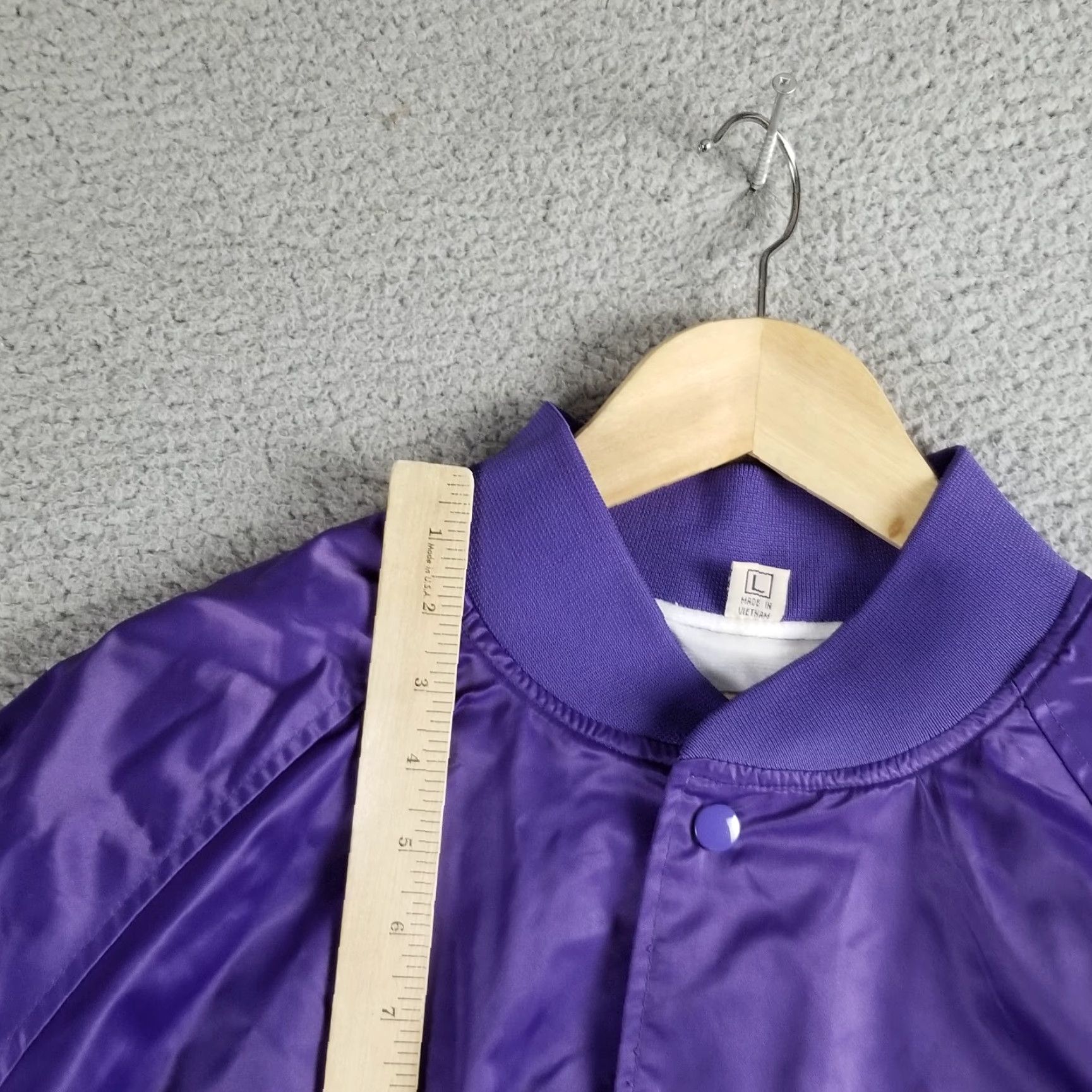 Vintage VINTAGE West Ark Oregon Satin Jacket L Mens Bomber Jacket Purple Satin Nylon Lined Embroidered Logo USA Flower Preppy Retro 90s Party/Cocktail Size US L / EU 52-54 / 3 - 6 Thumbnail