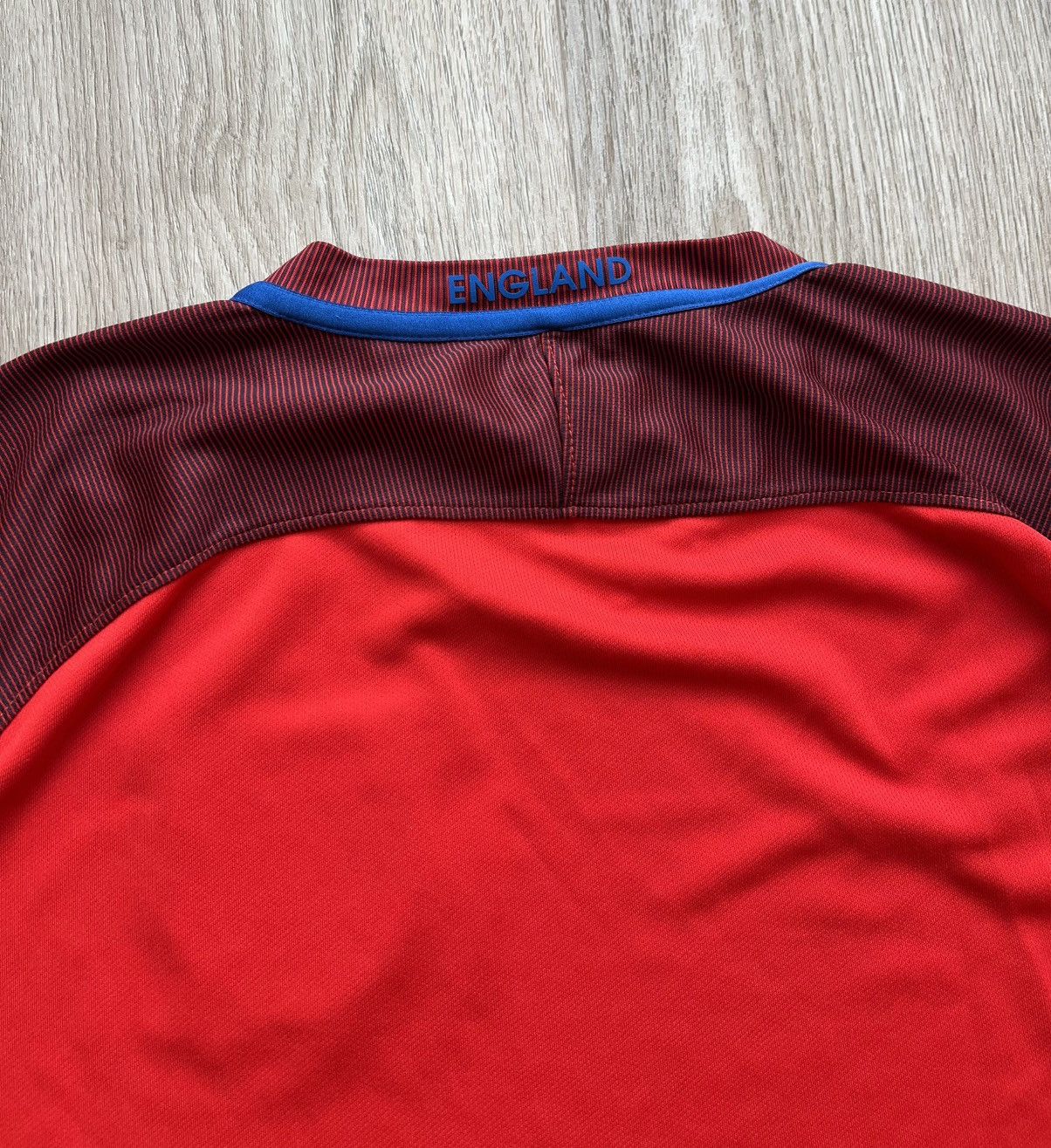 Nike Nike 2016 England Red Soccer T-Shirt Football Jersey Size US L / EU 52-54 / 3 - 10 Thumbnail