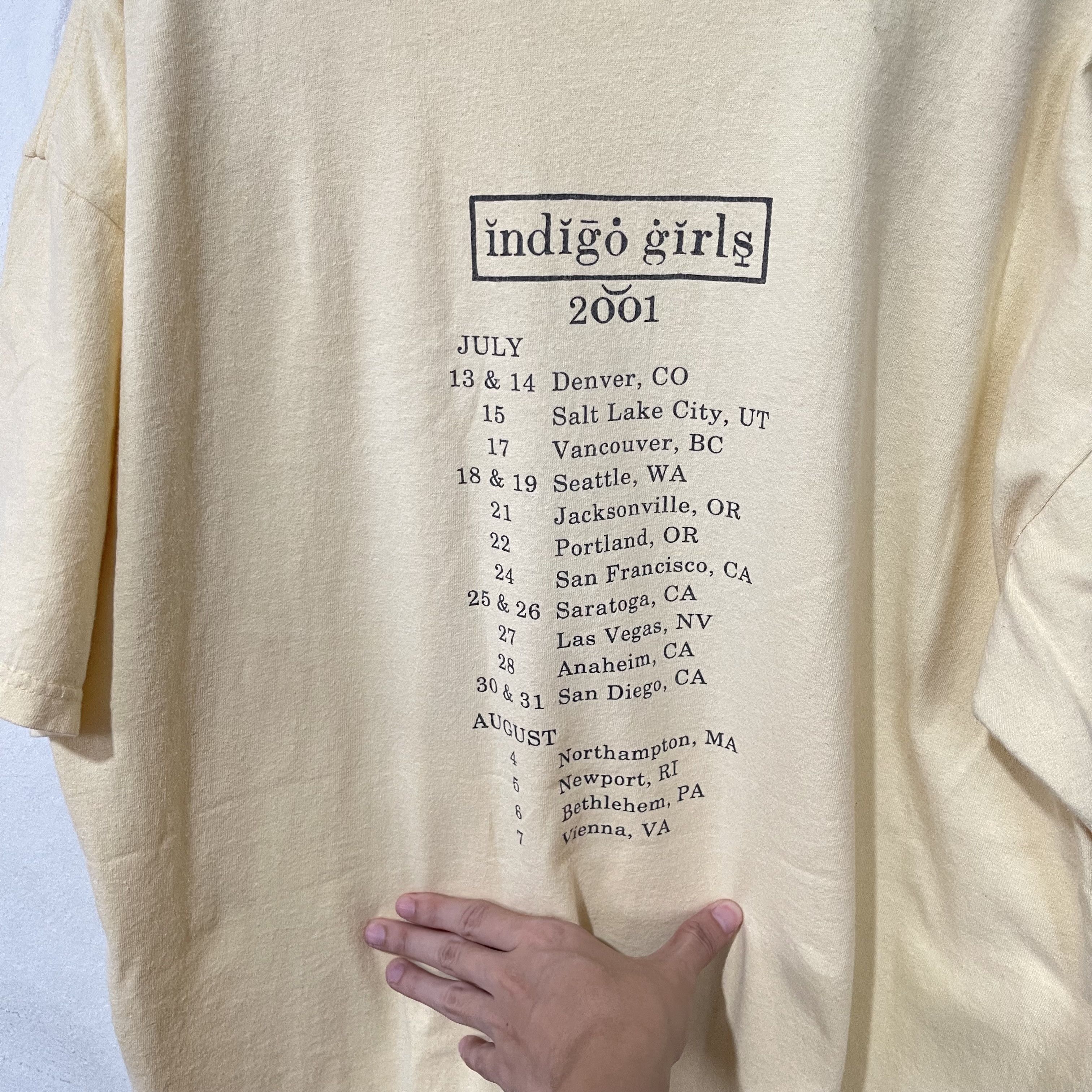 Vintage Vintage 2001 Indigo Girls Tour T-Shirt Size US XL / EU 56 / 4 - 4 Thumbnail
