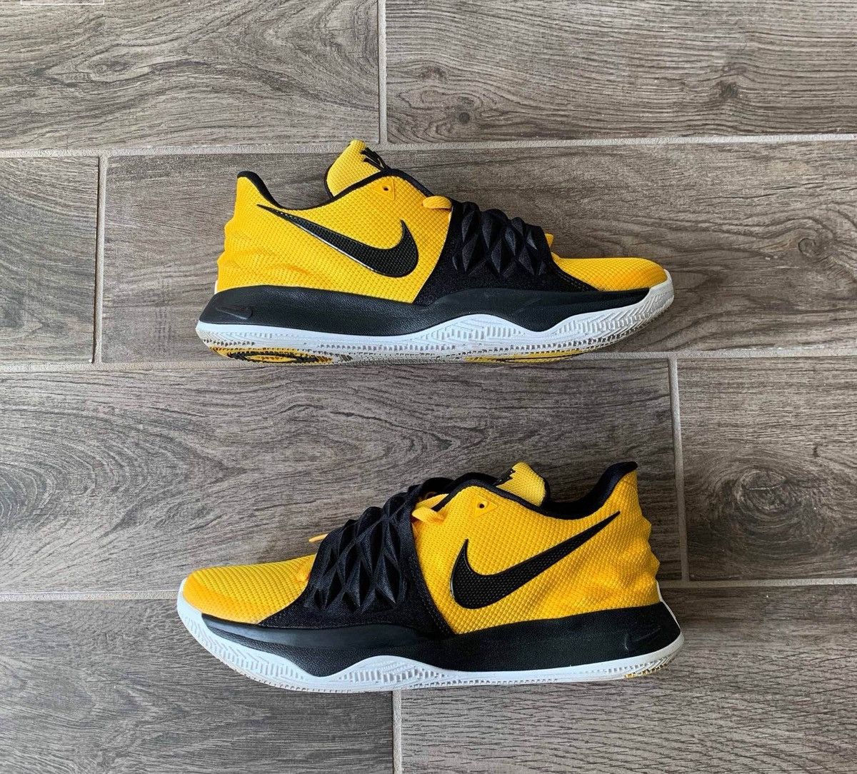 Nike Kyrie Low Amarillo Size US 10.5 / EU 43-44 - 1 Thumbnail