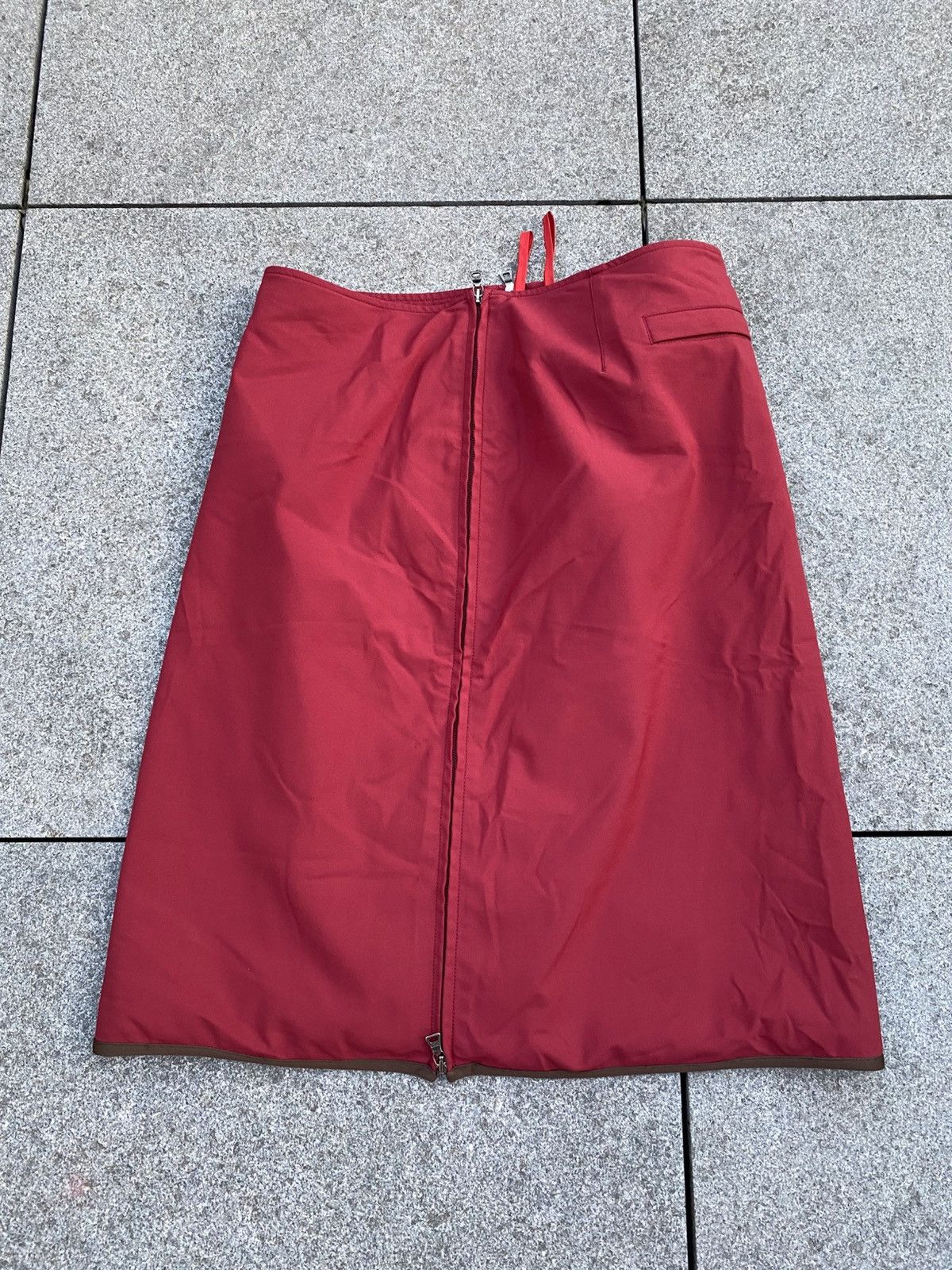 Prada prada red tab midi two side ziper skirt Size 27" / US 4 / IT 40 - 1 Thumbnail