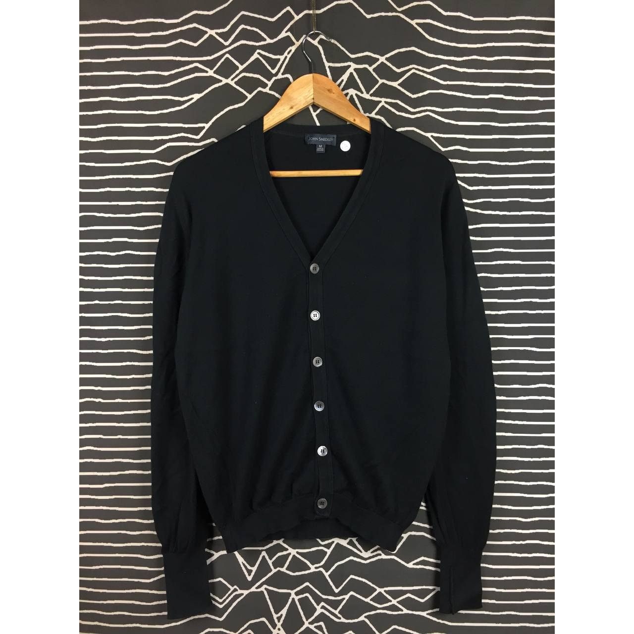 John Smedley John Smedley Made In England Buttoned V-Neck Cardigan Size US M / EU 48-50 / 2 - 1 Thumbnail
