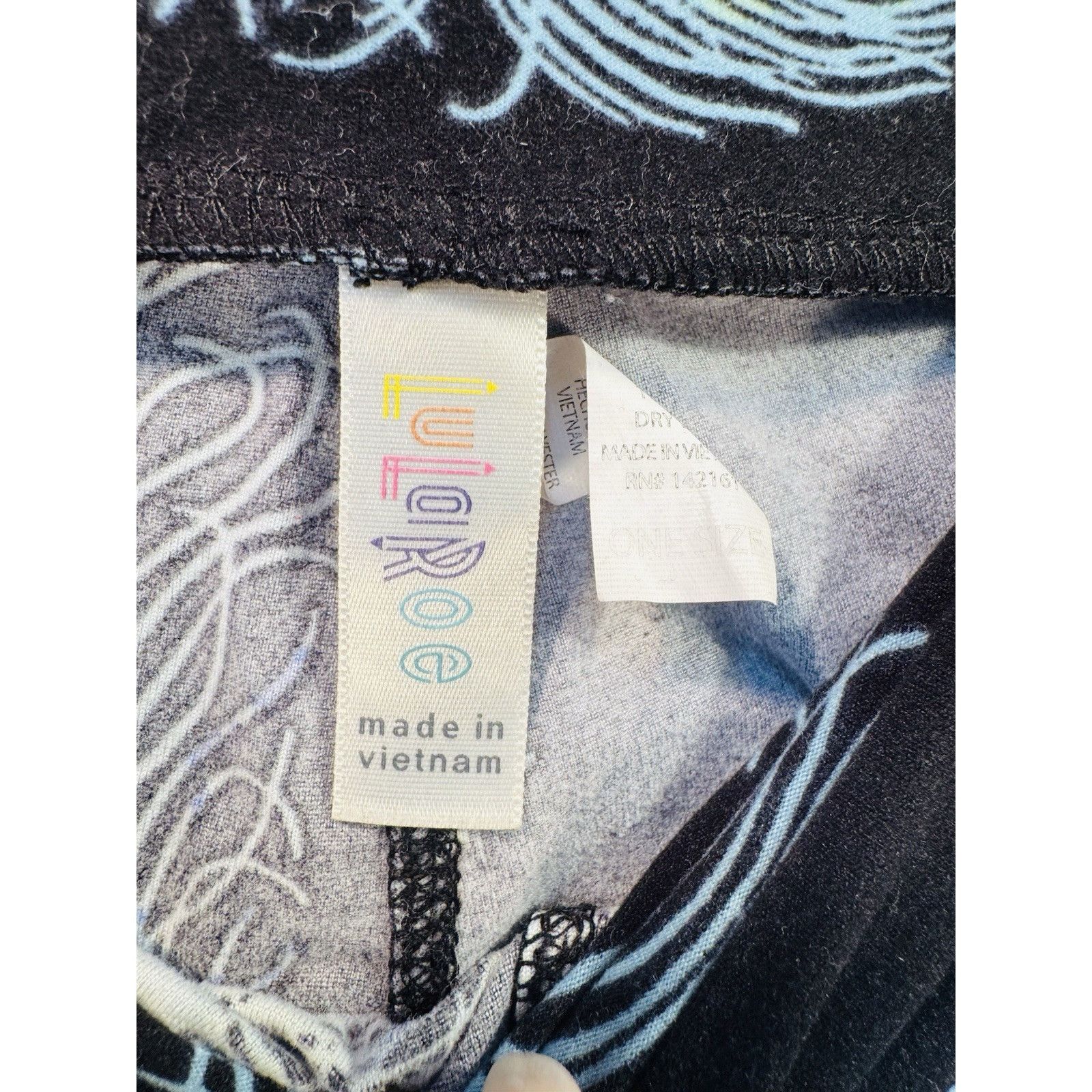 Other LuLaRoe Leggings OS One Size BLACK & BLUE PEACOCK FEATHERS G Size 29" - 8 Thumbnail