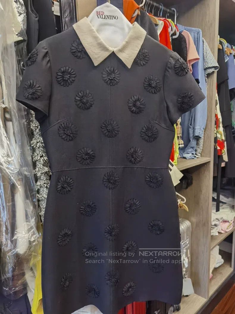 Valentino Valentino Black three-dimensional floral wool dress Size M / US 6-8 / IT 42-44 - 1 Thumbnail