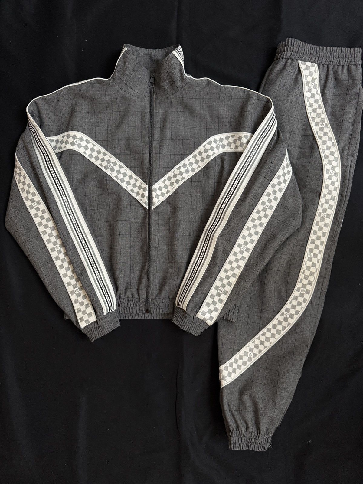 Louis Vuitton Louis Vuitton Damier Tailored Grey Track Suit - Size M Size US M / EU 48-50 / 2 - 1 Thumbnail