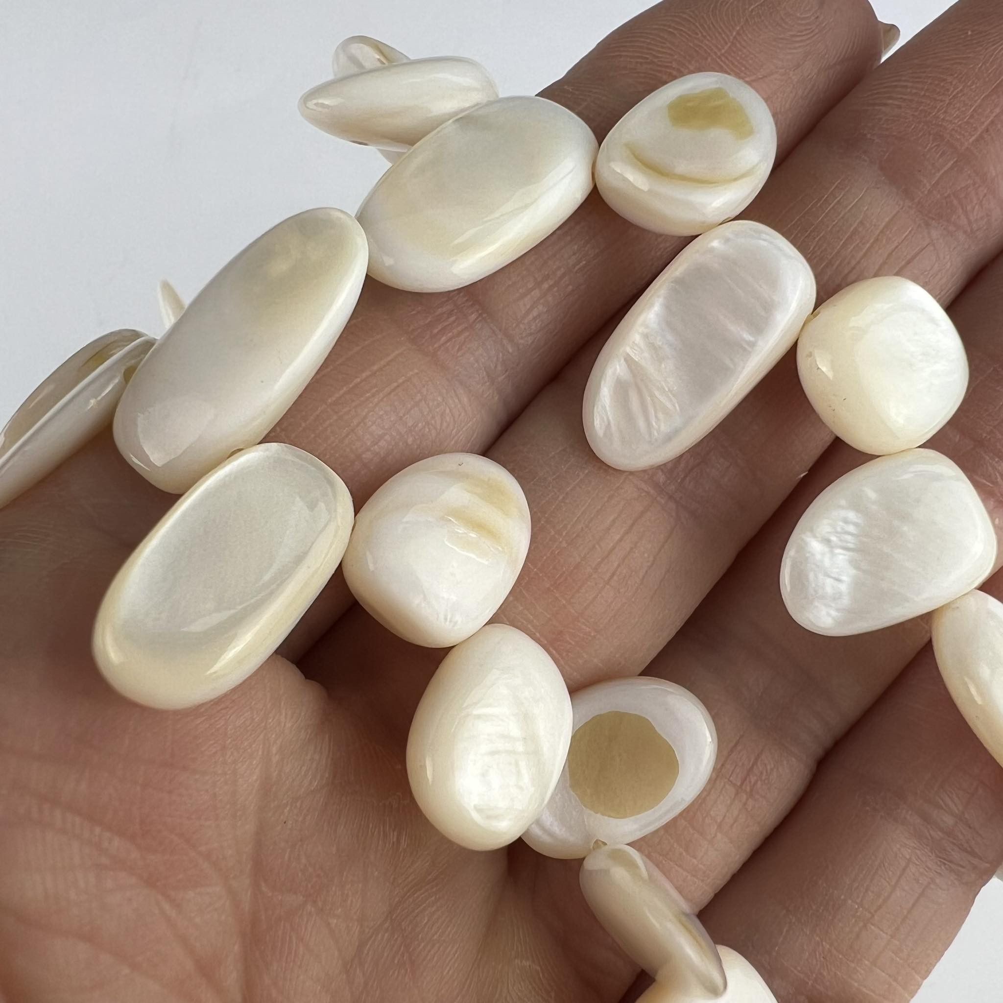 Vintage Vintage Necklace White Natural Pearl Nacre Shell Stone Size ONE SIZE - 4 Thumbnail