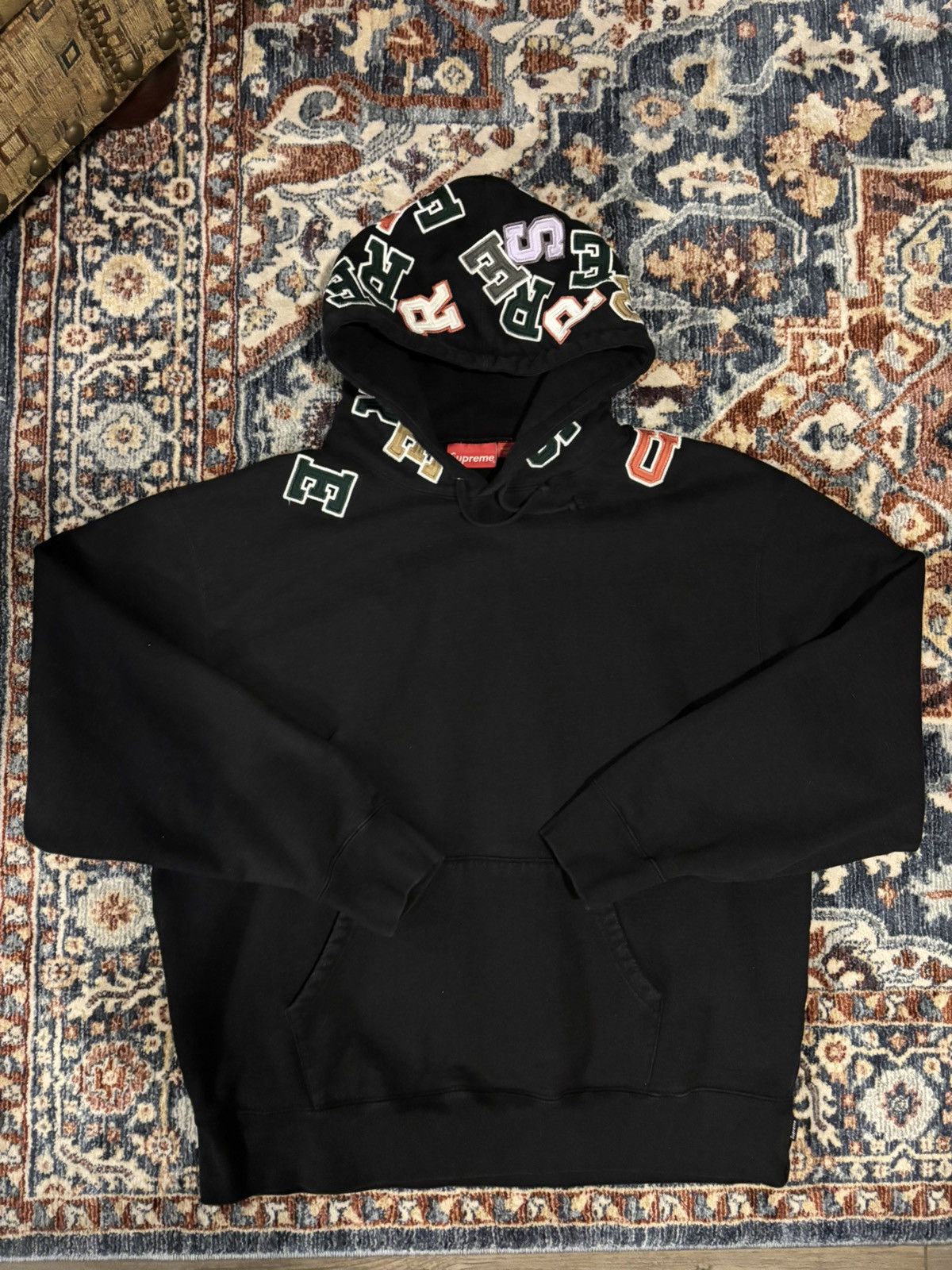 Supreme Supreme Scattered Appliqué Hooded Sweatshirt Size US XL / EU 56 / 4 - 3 Thumbnail
