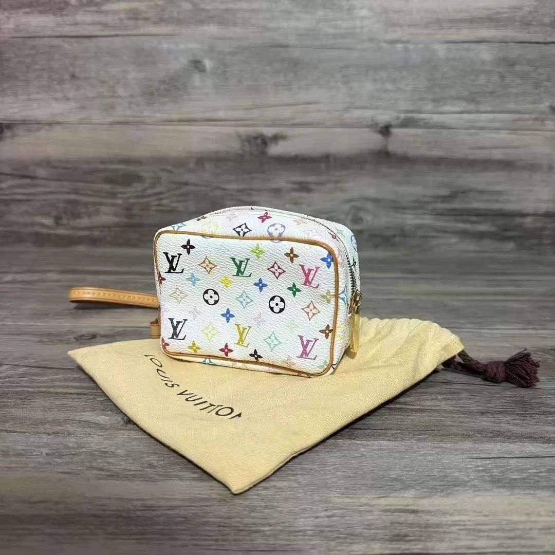 Louis Vuitton Louis Vuitton White Item 44 Men Size ONE SIZE - 1 Thumbnail