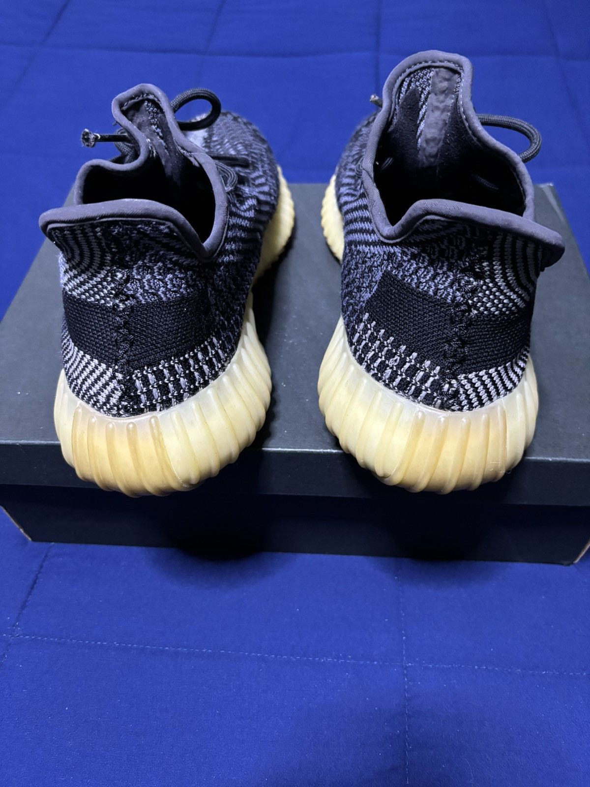 Adidas Adidas Yeezy Boost 350 V2 Carbon 2020 Size 10.5 Size US 10.5 / EU 43-44 - 4 Thumbnail