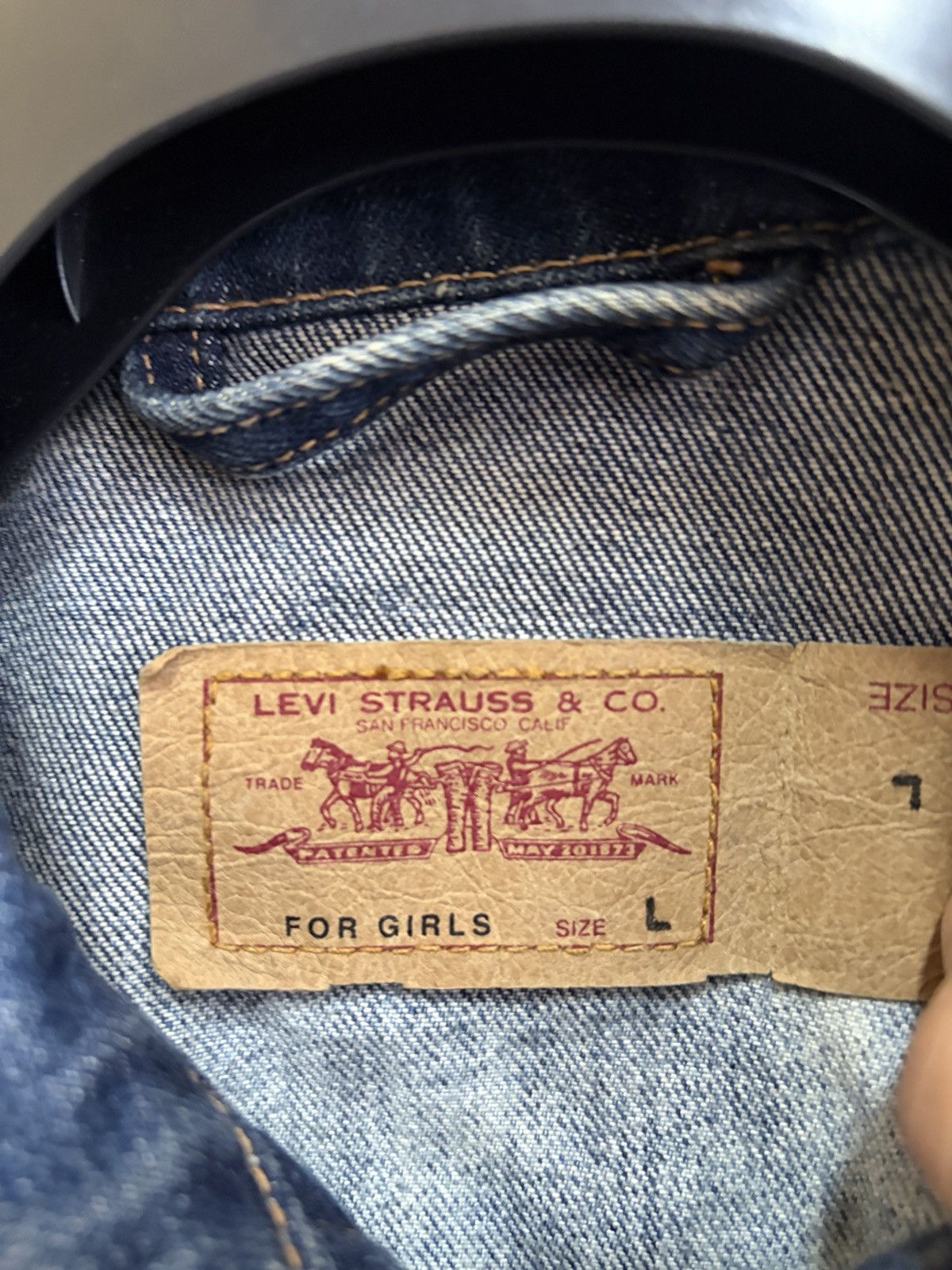 Levi's Vintage Clothing Levi's Girls Ombre Dip Dye Denim Trucker Jacket Blue/White L Size L / US 10 / IT 46 - 4 Thumbnail