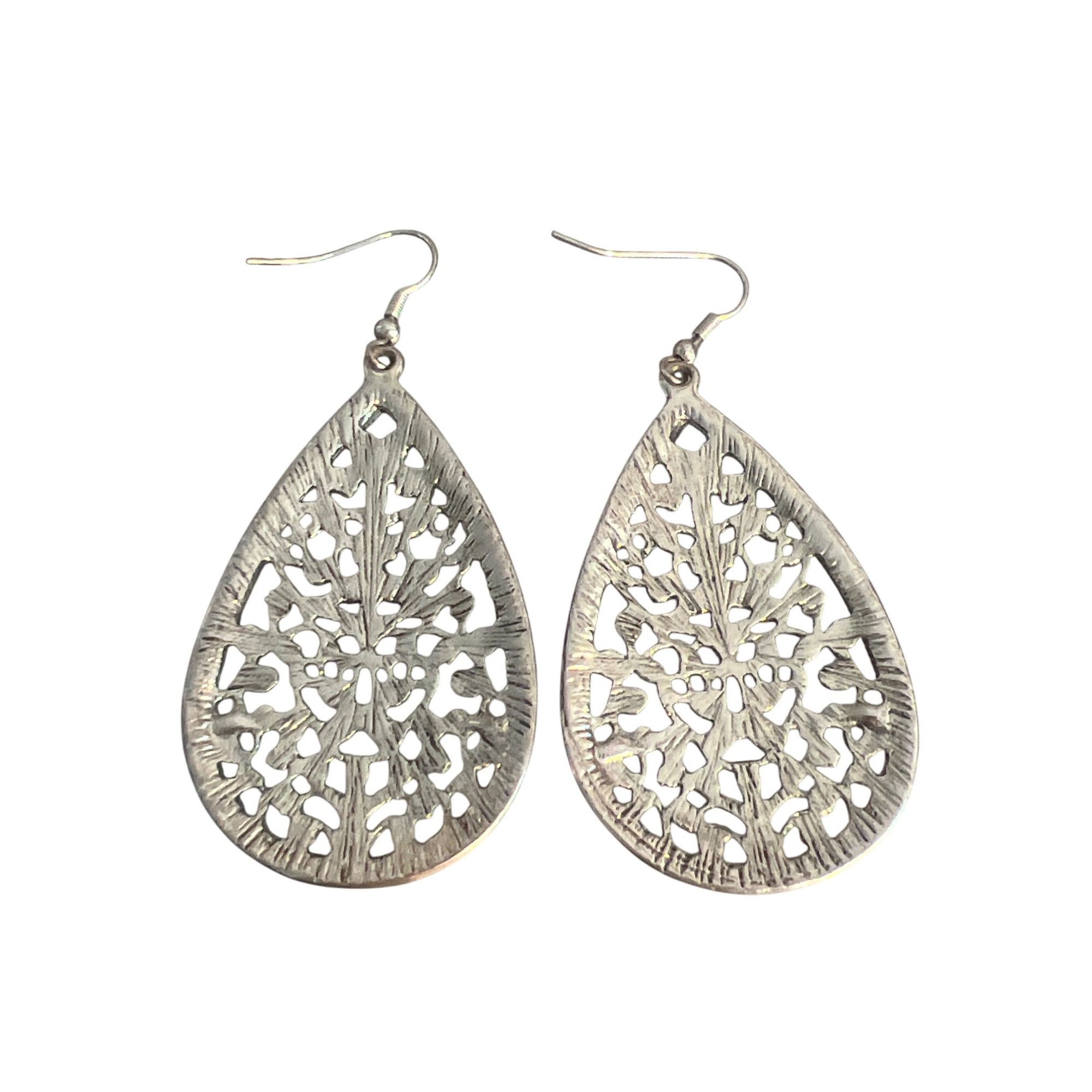 Other Teardrop Filigree Dangle Earrings Silver Tone Elegant Design Size ONE SIZE - 4 Thumbnail