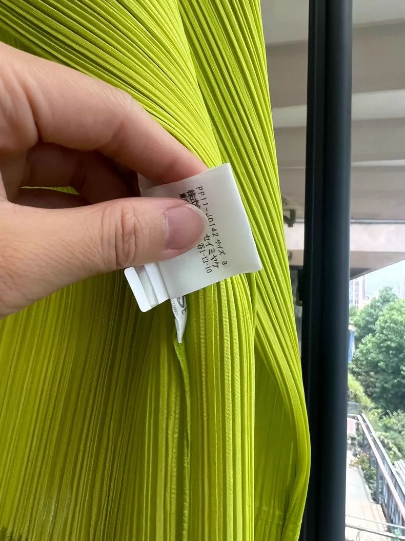 Issey Miyake Issey Miyake size:3 Fresh yellow-green wide-shoulder line Size XS / US 0-2 / IT 36-38 - 5 Thumbnail