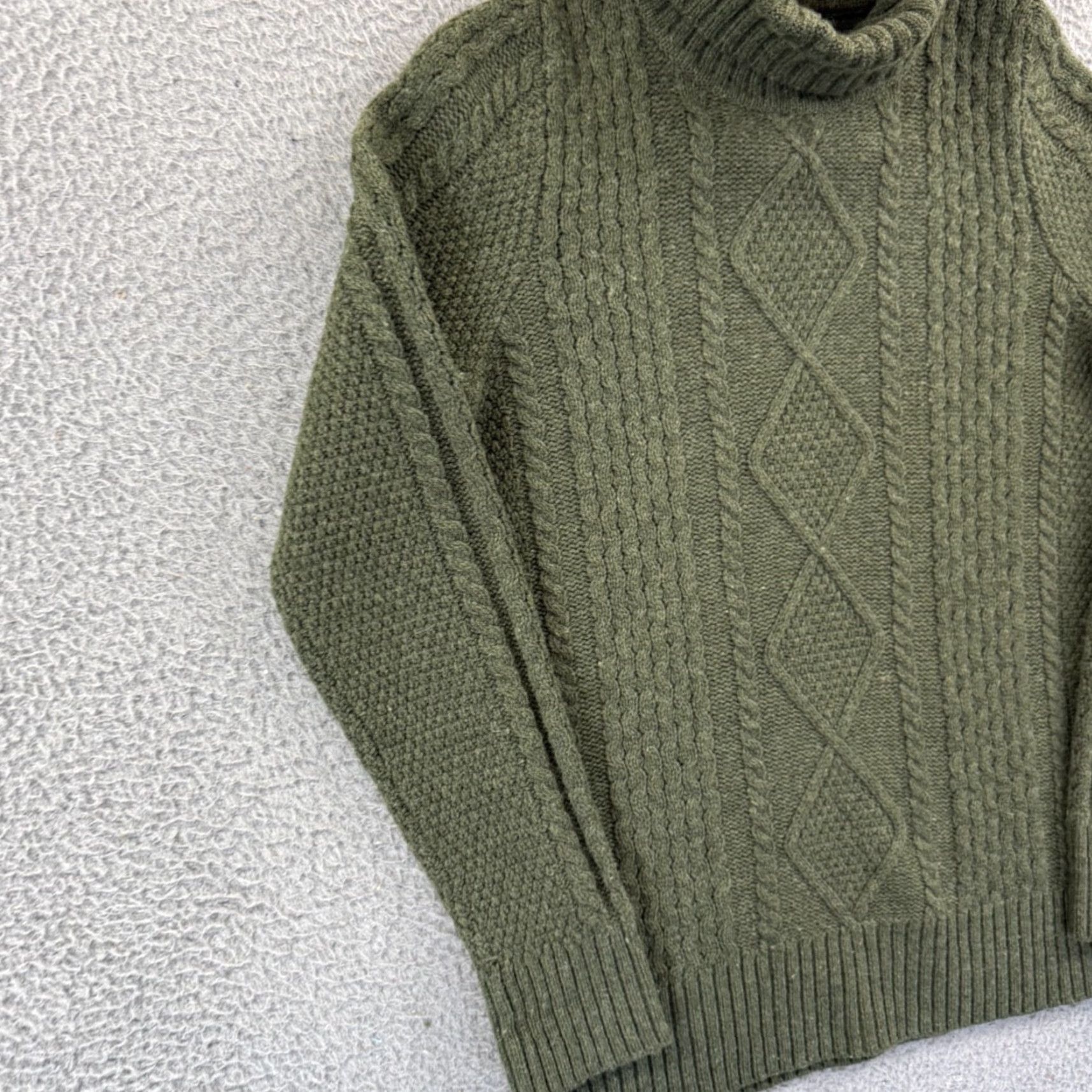 Vintage VINTAGE? No. LL Bean Sweater Women’s Small Green Merino Wool Blend Cable Knit Turtleneck Boho Size S / US 4 / IT 40 - 7 Thumbnail