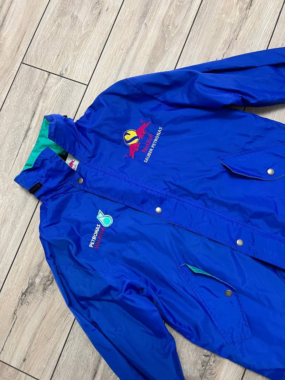 Red Bull Rare Red Bull Sauber Petronas Malaysia Rain Wind Hood Jacket Size US S / EU 44-46 / 1 - 10 Thumbnail