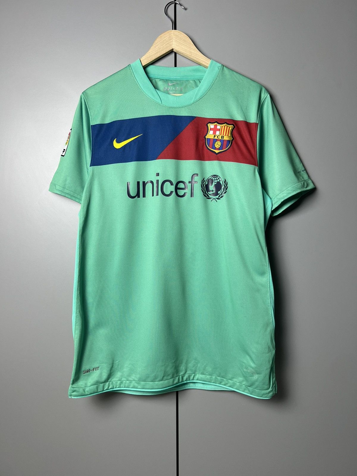 Nike Barcelona 200910 nike 343808-496 t-hirt spain jersey | Grailed