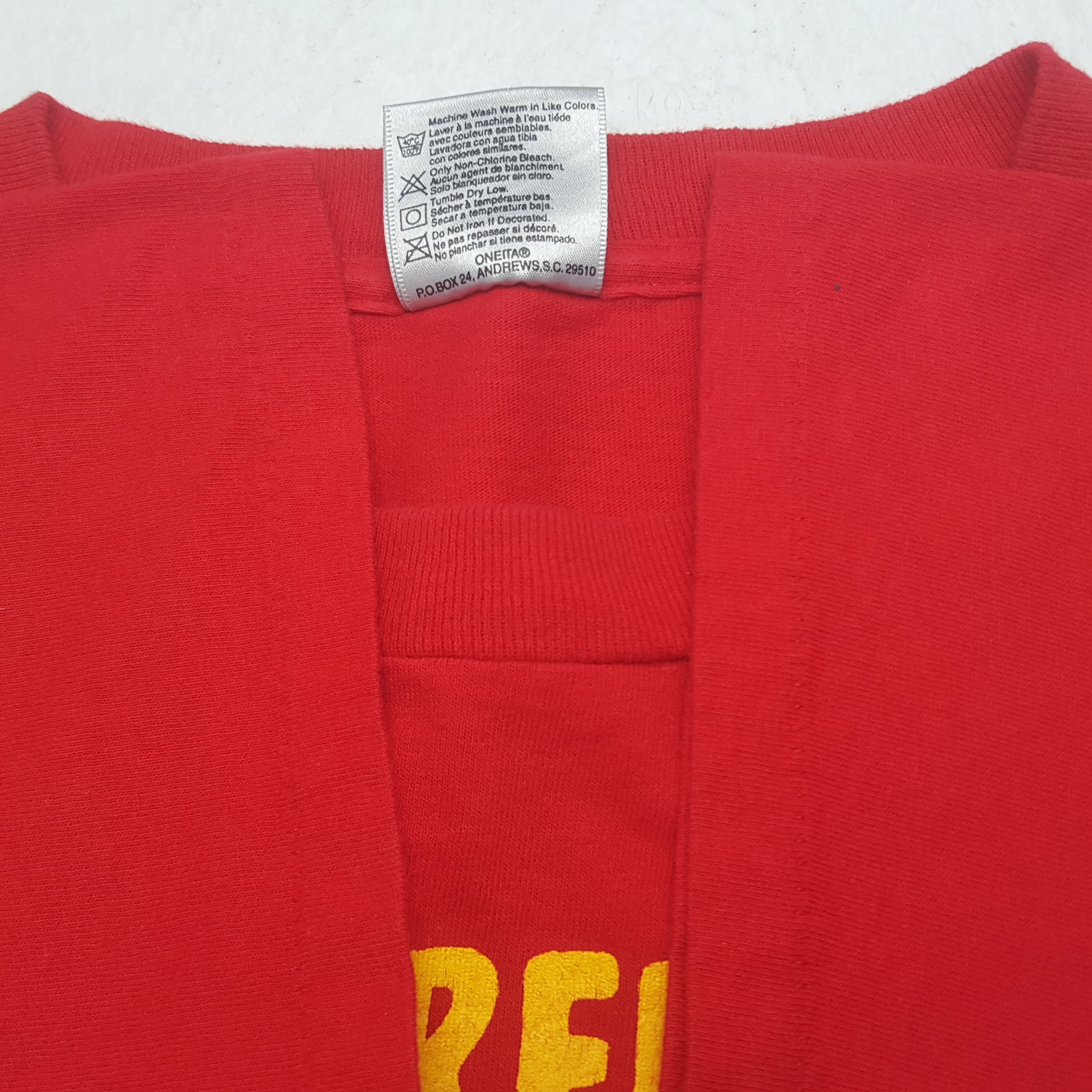 Other Vintage Hug A Firefinger American Fire Depart Tshirt RR1 Size US XL / EU 56 / 4 - 5 Thumbnail