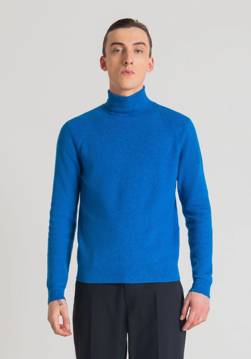 Nanushka o1mle1124 Zade Roll Neck Sweater in Blue Size US M / EU 48-50 / 2 - 3 Thumbnail