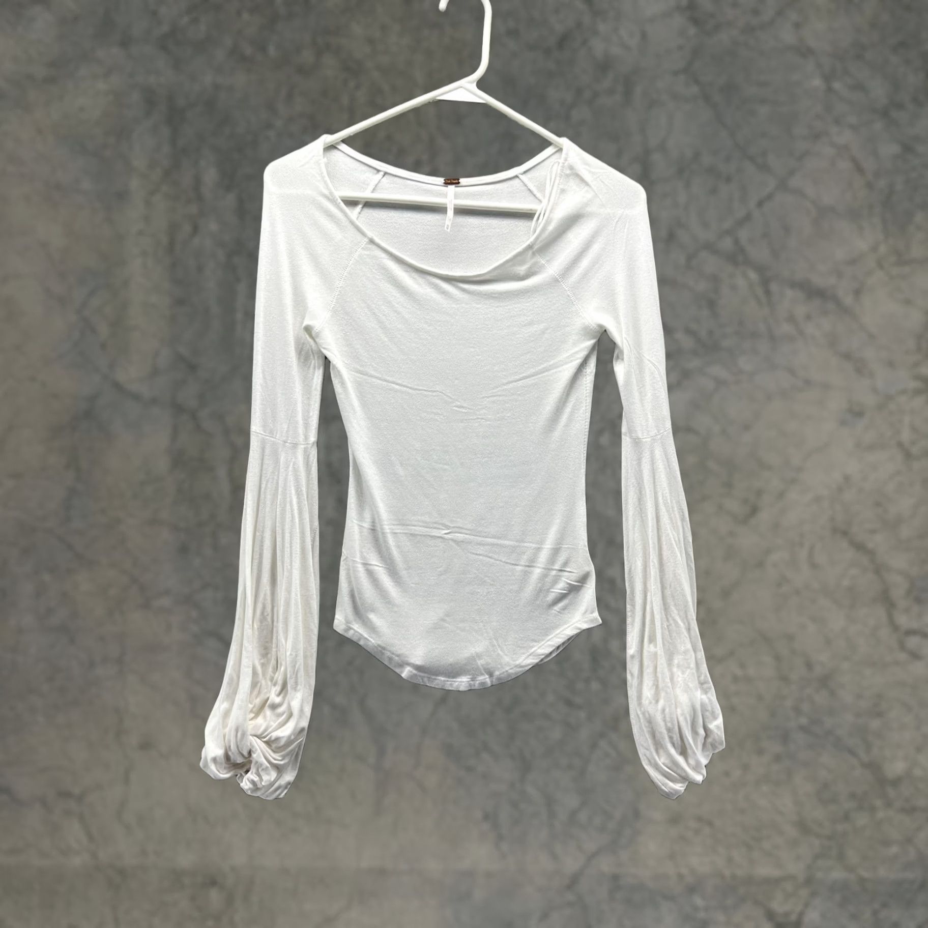 Free People VINTAGE? No. Free People Shirt Womens XS White Scoop Neck Long Balloon Sleeve Jersey Top Size XS / US 0-2 / IT 36-38 - 1 Thumbnail