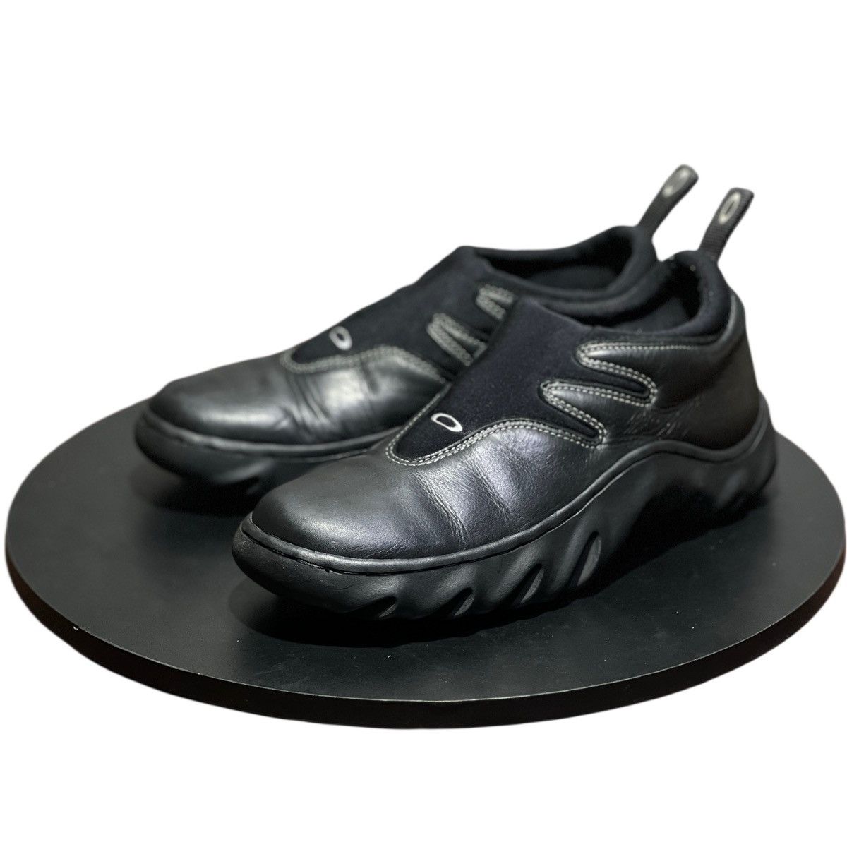 Oakley OAKLEY Arrowhead Leather slip on | Grailed