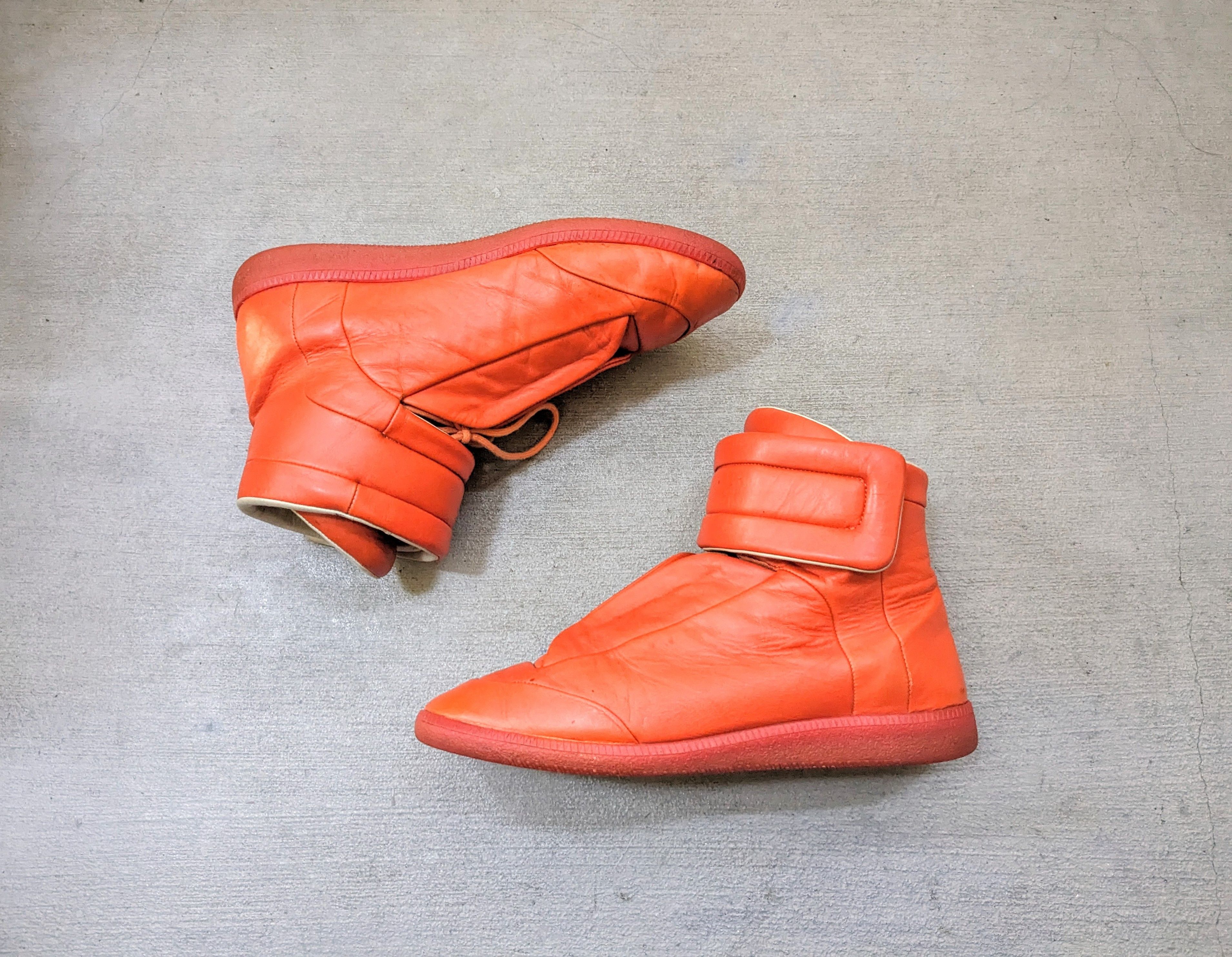 Maison margiela future red discount spray paint high top