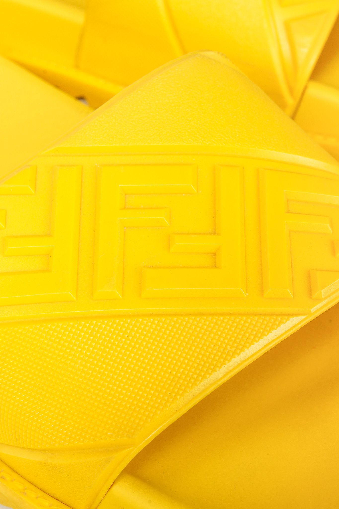 Fendi Fendi FF Logo Rubber Beach Slip-On Slides in Yellow Size US 10 / EU 43 - 8 Thumbnail
