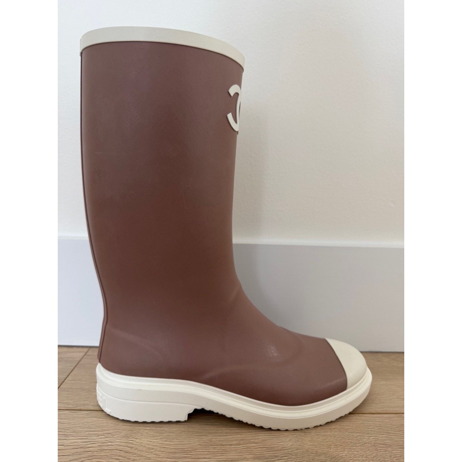 Chanel Chanel Beige White CC Logo Rubber Rain Boots 39 Size US 9 / IT 39 - 5 Thumbnail