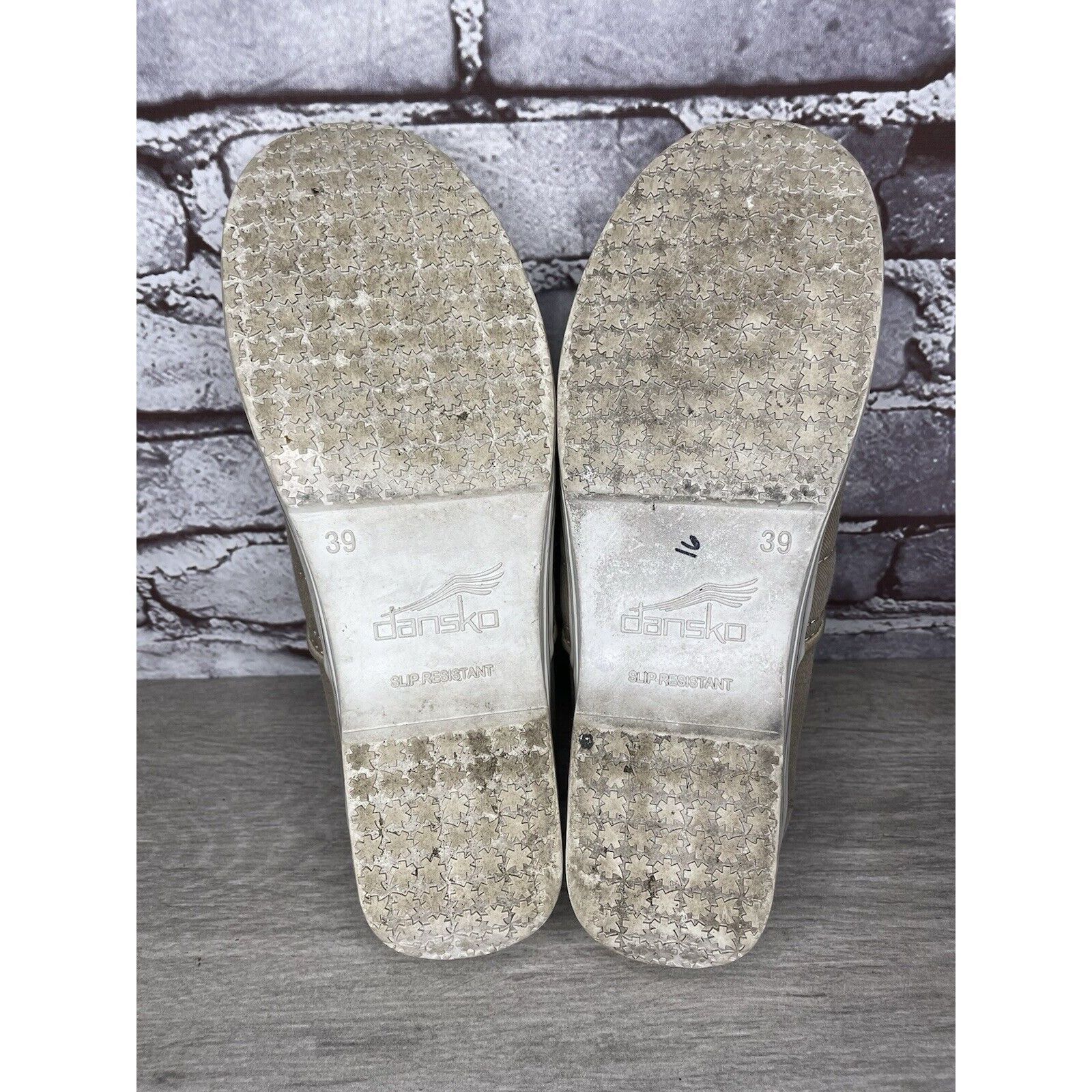 Other Dansko Volley Vegan Tan Beige Khaki Canvas Non Slip Clogs Wo Size US 8.5 / IT 38.5 - 10 Thumbnail