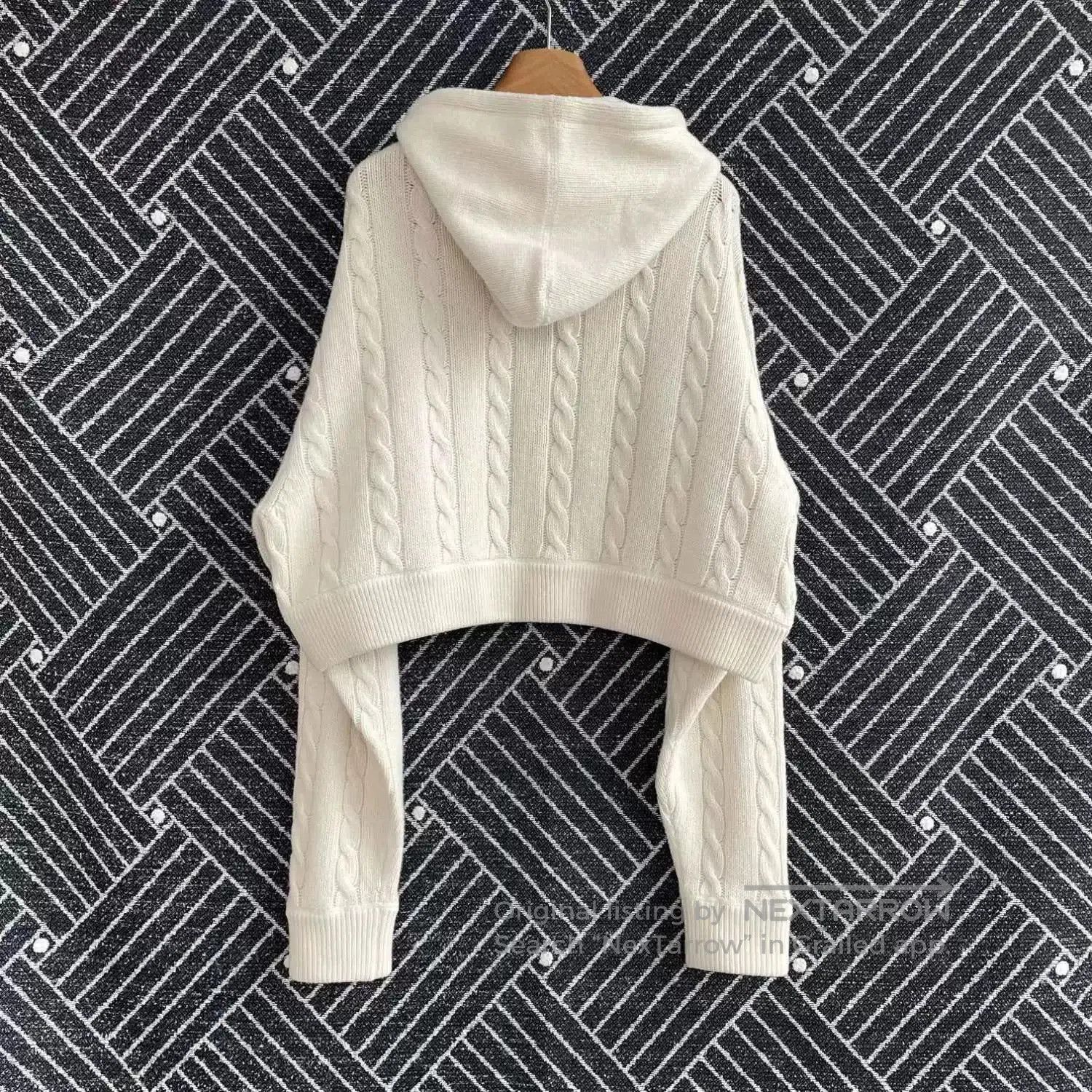 Miu Miu miu miu logo cropped knit hoodie. Size M / US 6-8 / IT 42-44 - 2 Thumbnail