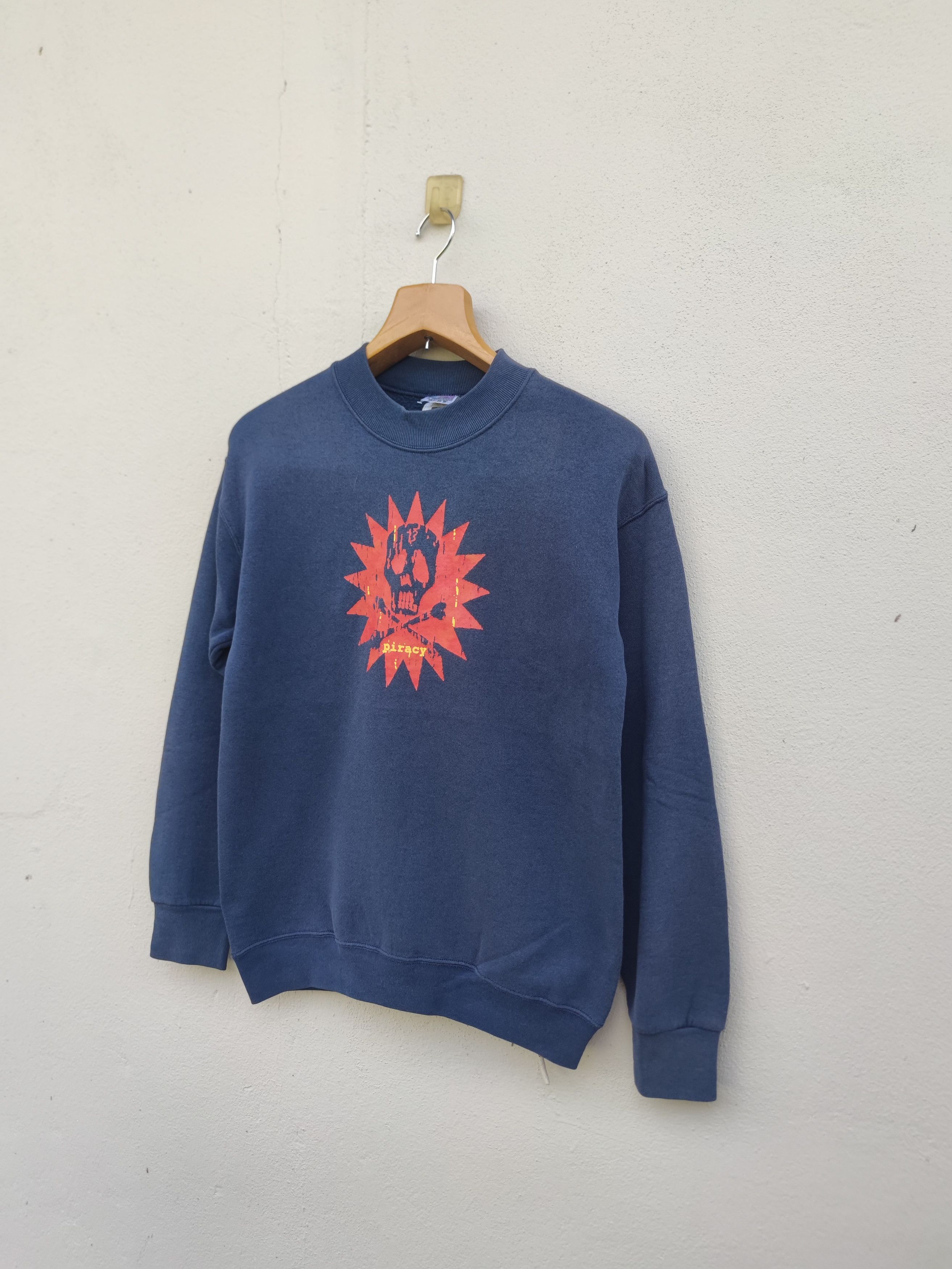 Vintage Vintage 90s Piracy Skull Crewneck Sweatshirt Size US S / EU 44-46 / 1 - 3 Thumbnail