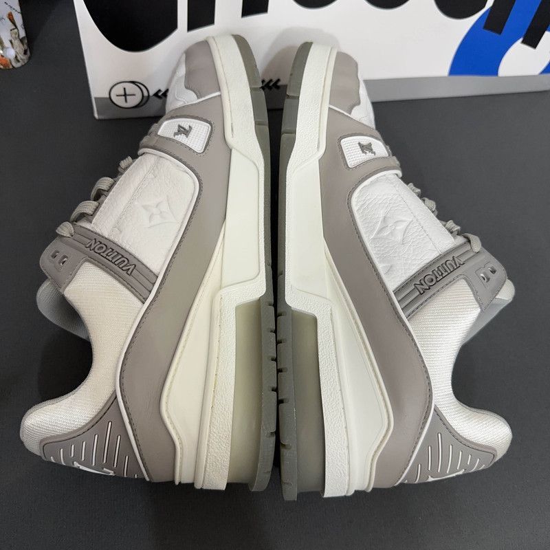 Louis Vuitton Louis Vuitton Classic Trainer Sneakers in Gray and White Size US 10 / EU 43 - 7 Thumbnail