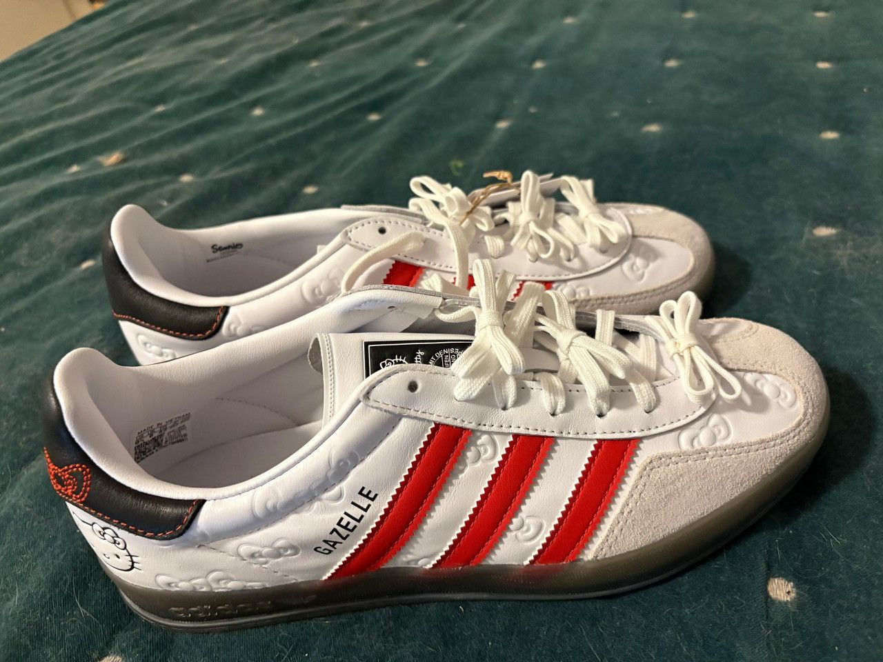 Adidas Adidas & Hello Kitty Gazelle Size US 9.5 / IT 39.5 - 5 Thumbnail