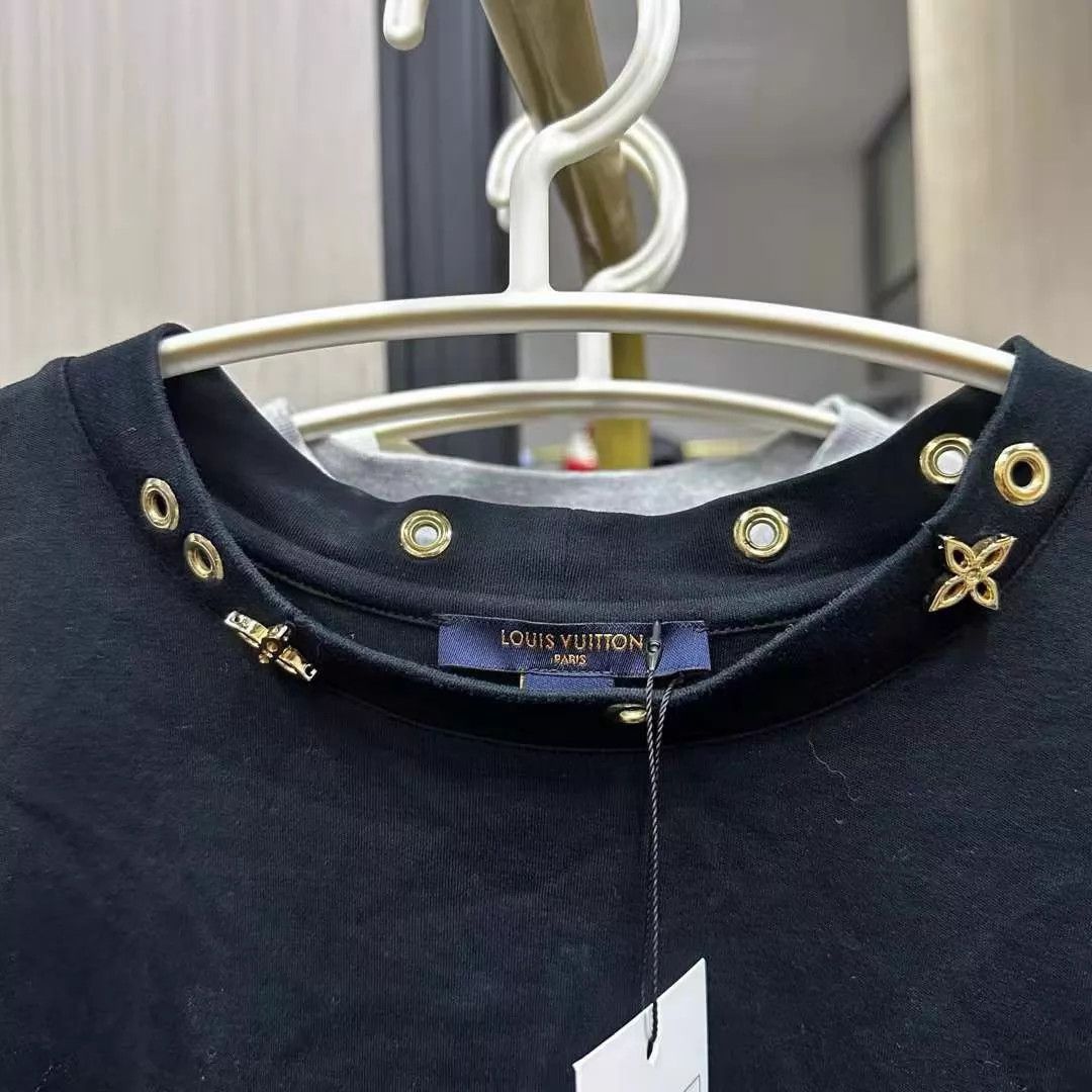 Louis Vuitton LV 99 New Neck Metal Logo Short Sleeve T-shirt Size S Size S / US 4 / IT 40 - 2 Thumbnail