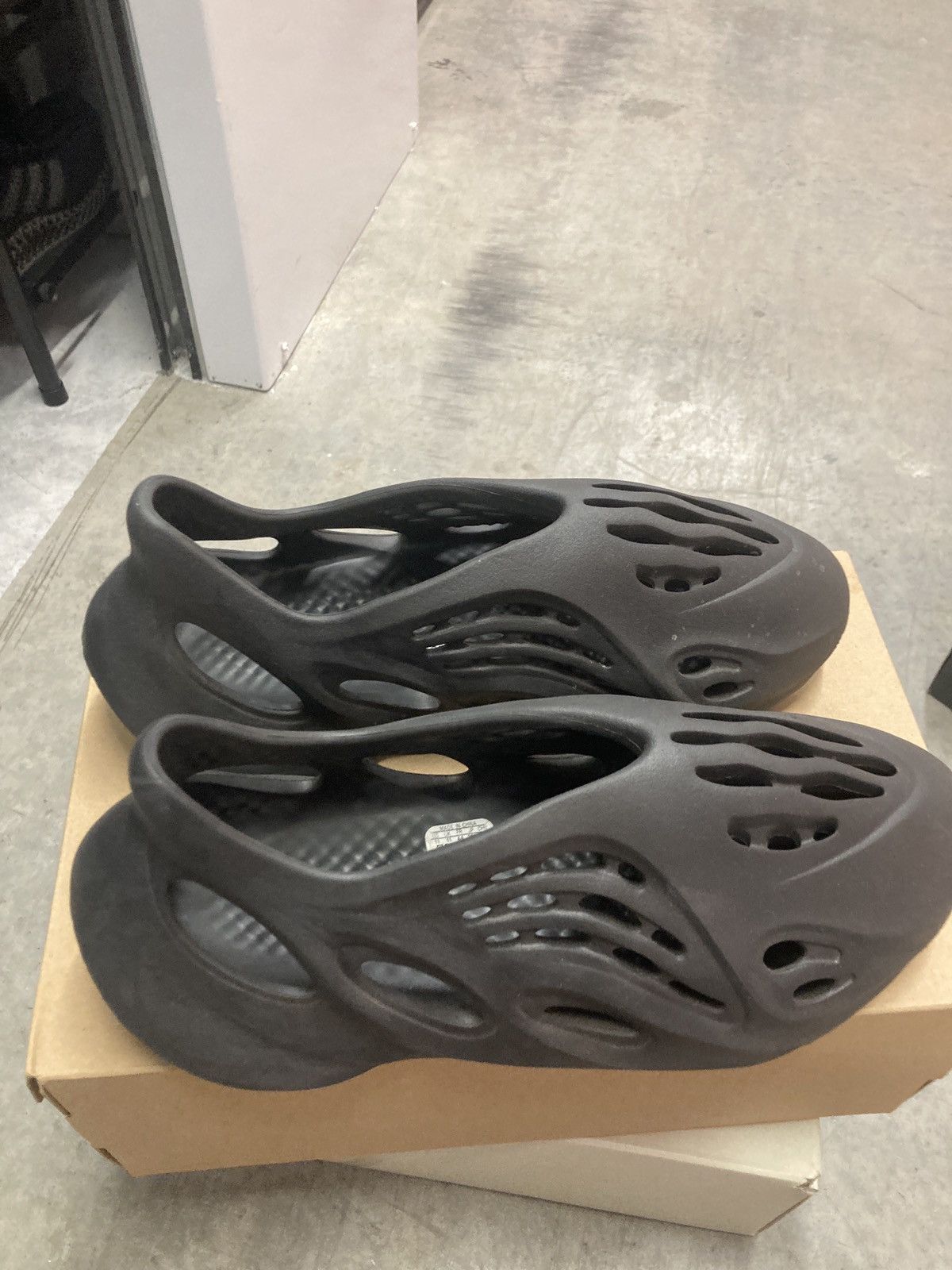 Adidas Adidas Yeezy Foam RNR Size US 11 / EU 44 - 6 Thumbnail