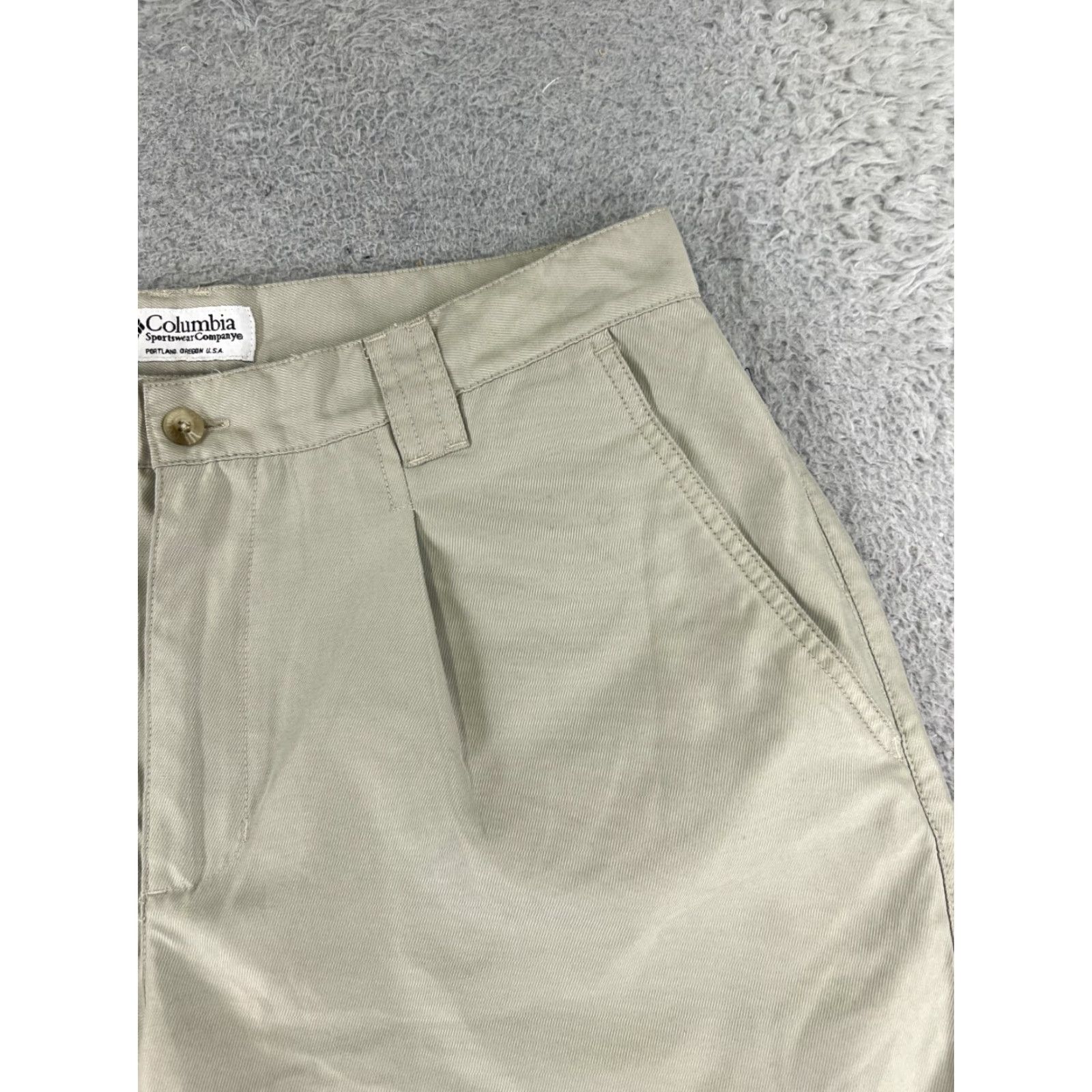 Vintage Columbia Men Bermuda Shorts 34 Beige 100% Polyester Pleated Zip Cargo Pocket Inseam 9 Regular Fit Beach Golf Casual Bermuda Shorts Mens Beige 34x9 Size US 34 / EU 50 - 5 Thumbnail