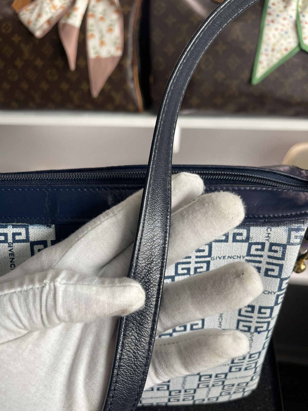 Givenchy Givenchy Monogram 4G Gold Shoulder Bag Size ONE SIZE - 12 Thumbnail