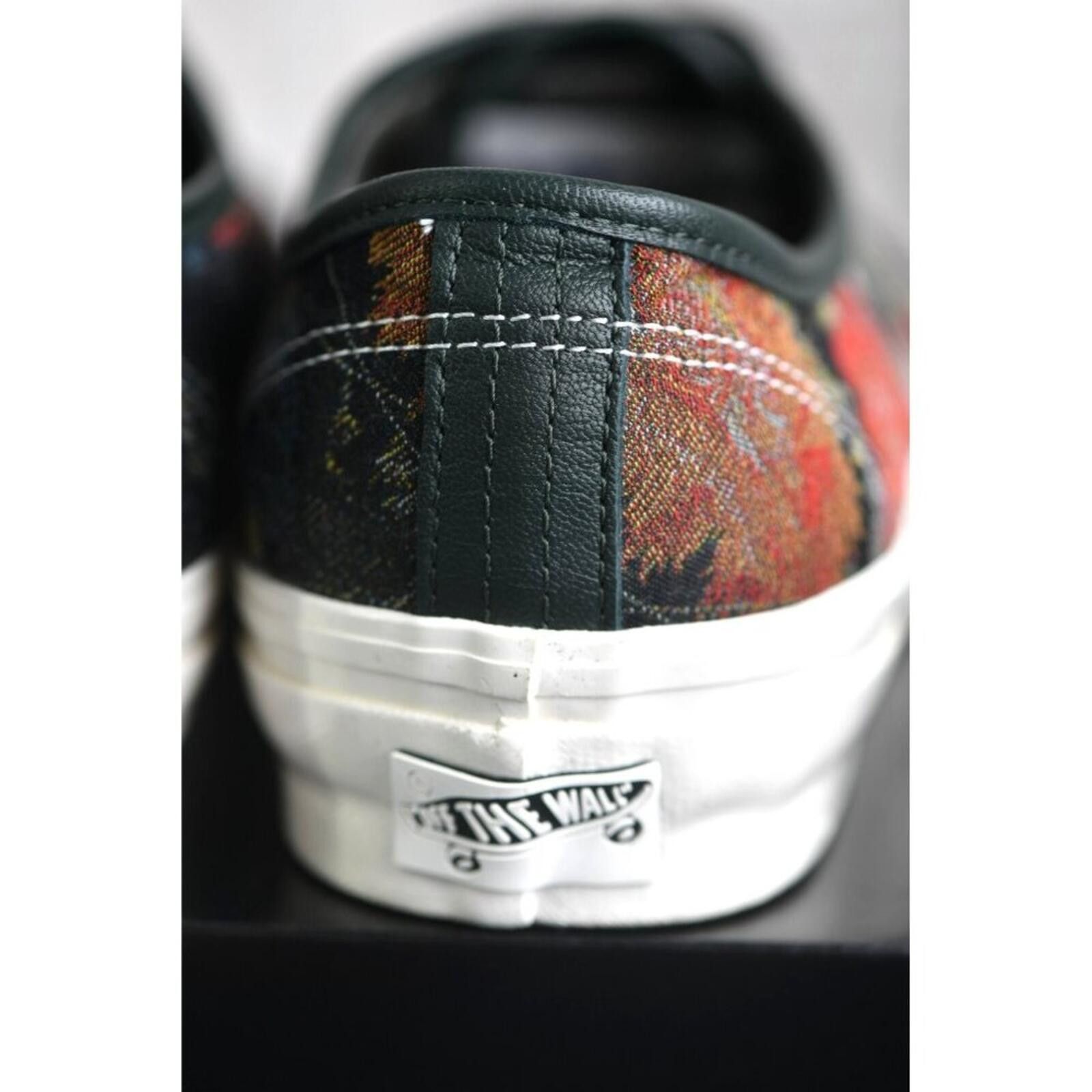 Vans VANS U LX AUTHENTIC REISSUE 44 JACQUARD FLORAL Size US 11 / EU 44 - 9 Thumbnail