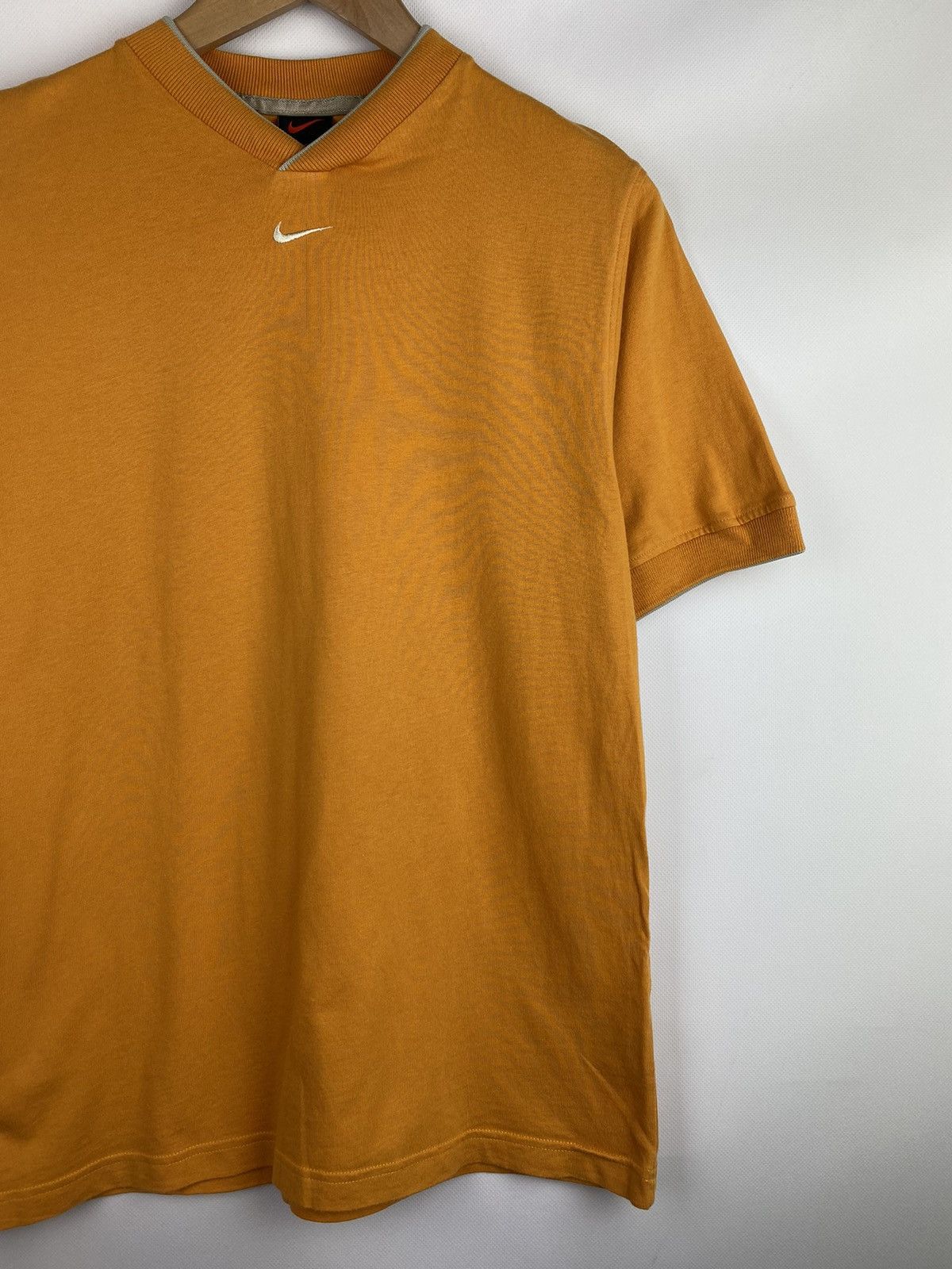 Vintage Nike vintage Y2K center logo swoosh men’s t shirt size S Size US S / EU 44-46 / 1 - 3 Thumbnail