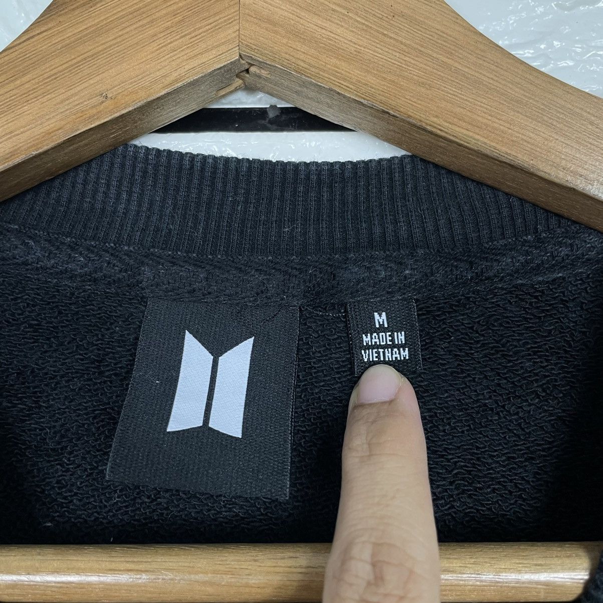 Japanese Brand Big Hit Entertainment Big Logo Sweatshirt Size US S / EU 44-46 / 1 - 11 Thumbnail