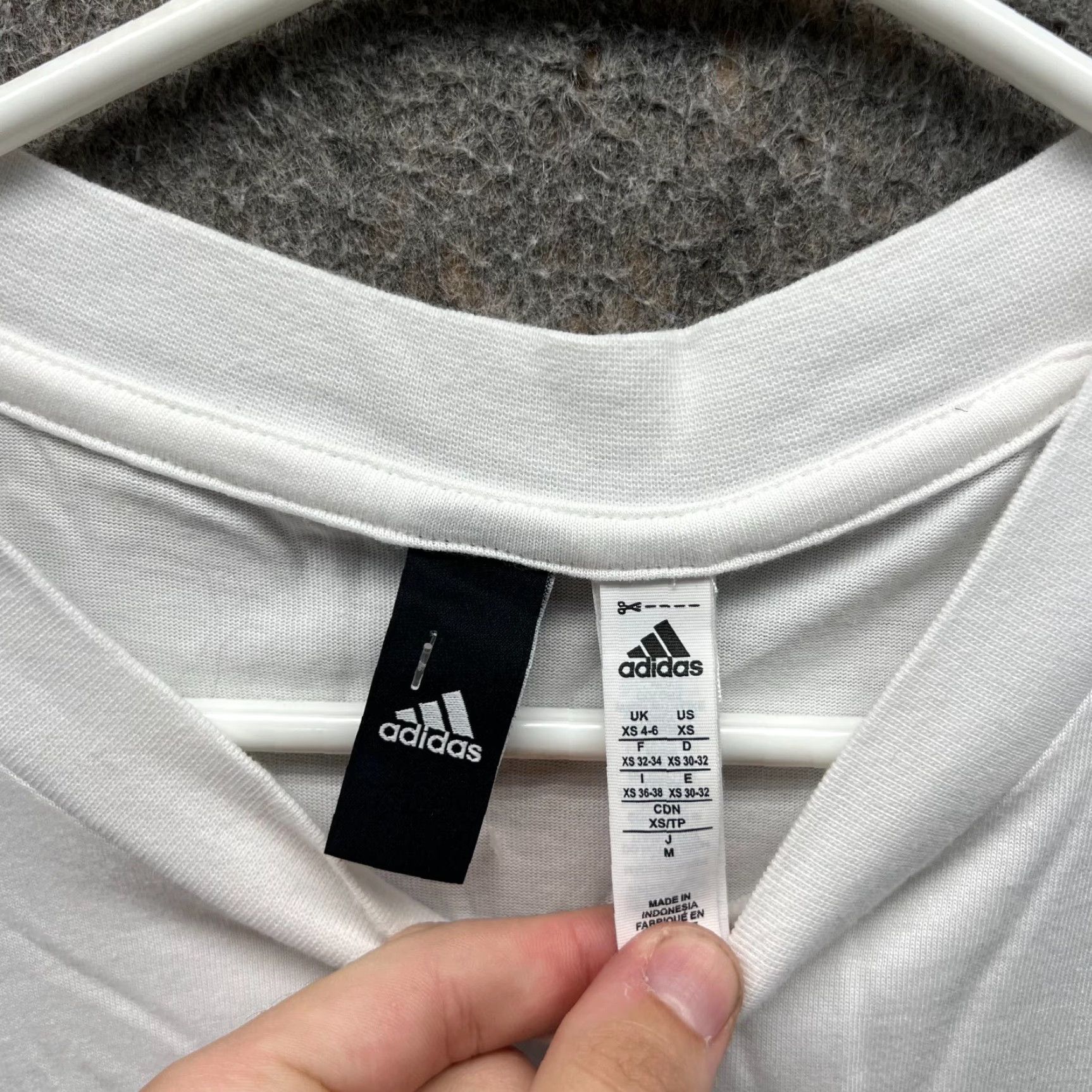 Adidas VINTAGE Adidas Shirt Mens XS White Crewneck Pocket Tee Monogram Jersey Trefoil Patch Size US XS / EU 42 / 0 - 4 Thumbnail