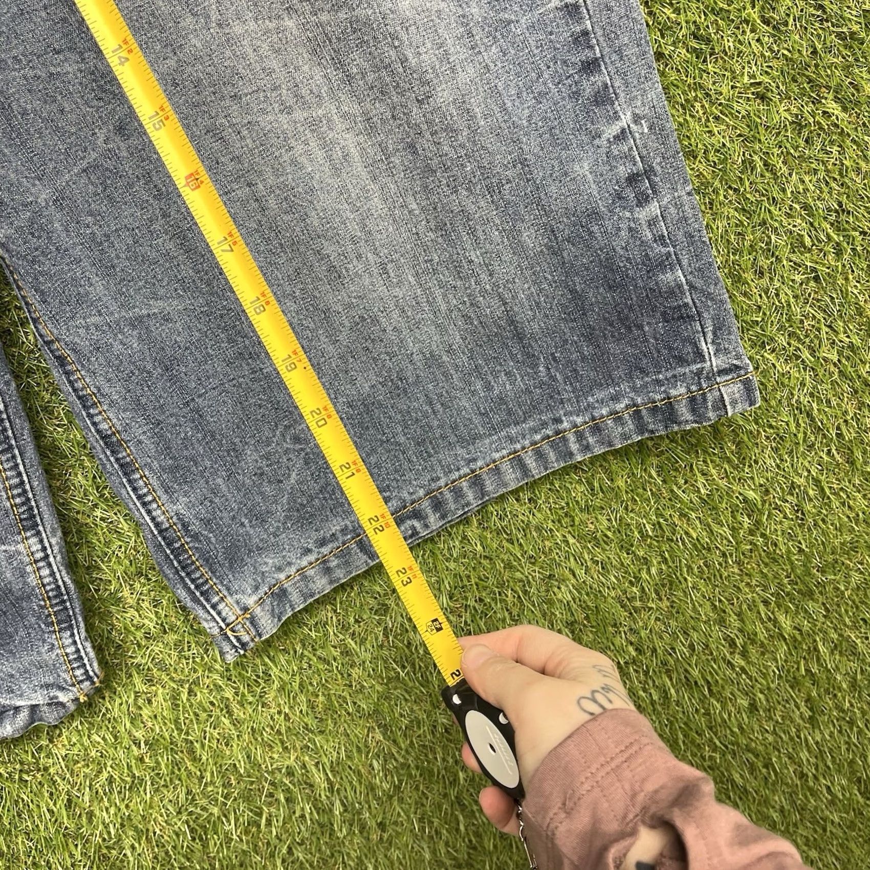 Enyce VINTAGE enyce Bermuda Short Mens 36 Blue Denim 5-Pocket Relaxed Casual Hip Hop Grunge 90s Medium Wash Mens Size US 36 / EU 52 - 6 Thumbnail