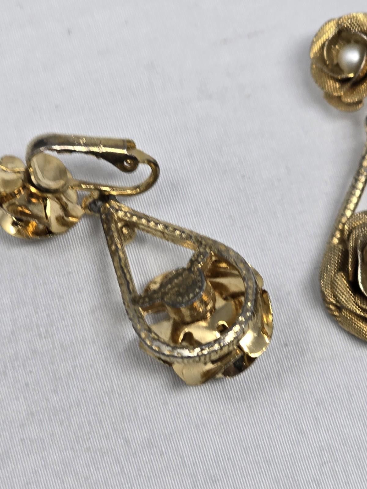 Other Judy Lee Gold Tone Rose Dangle Earrings Faux Pearl Size ONE SIZE - 3 Thumbnail
