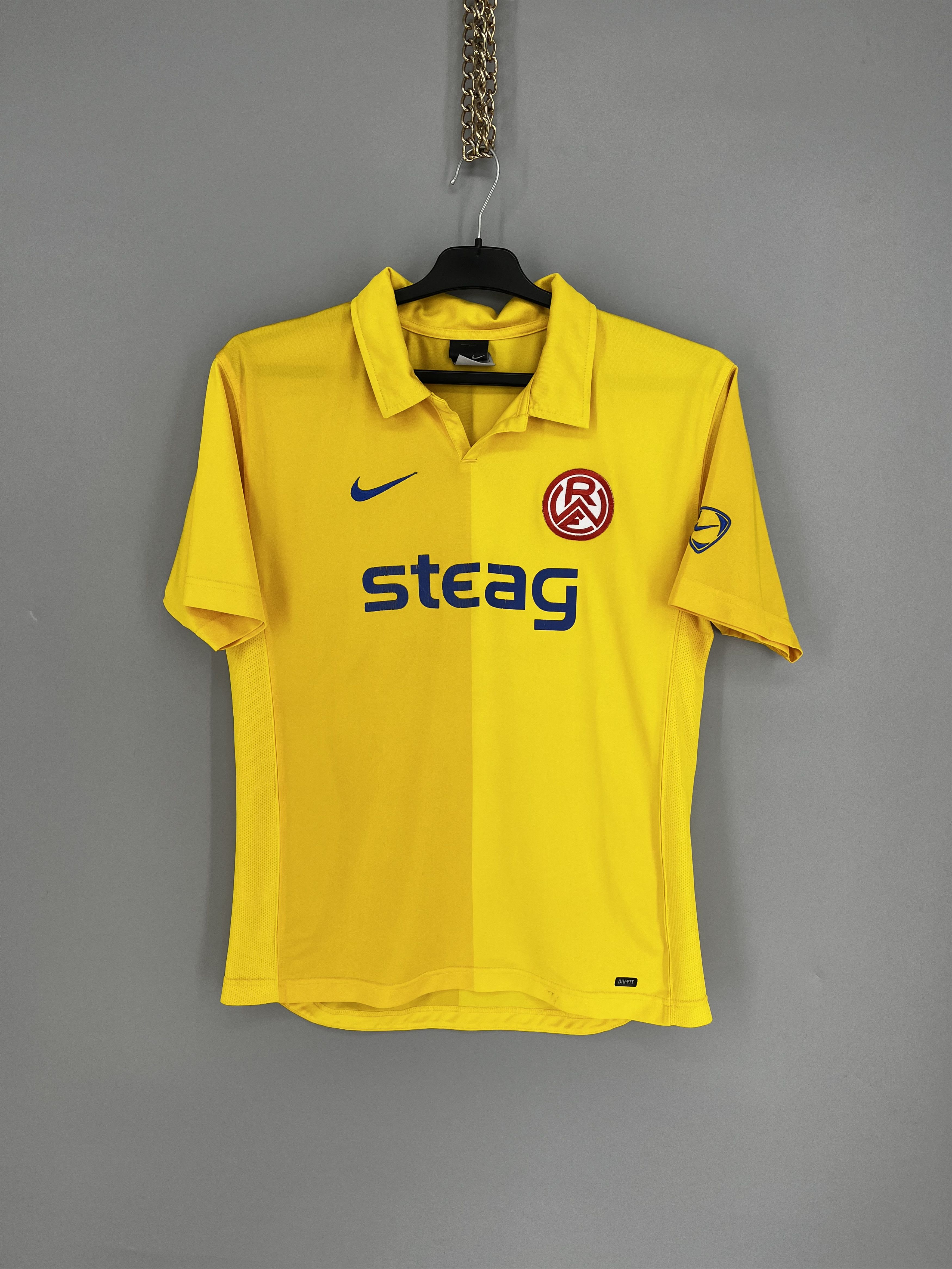 Nike Vintage Nike Rot Weiss Essen RWE Yellow Rare Jersey Shirt Size US XS / EU 42 / 0 - 1 Thumbnail