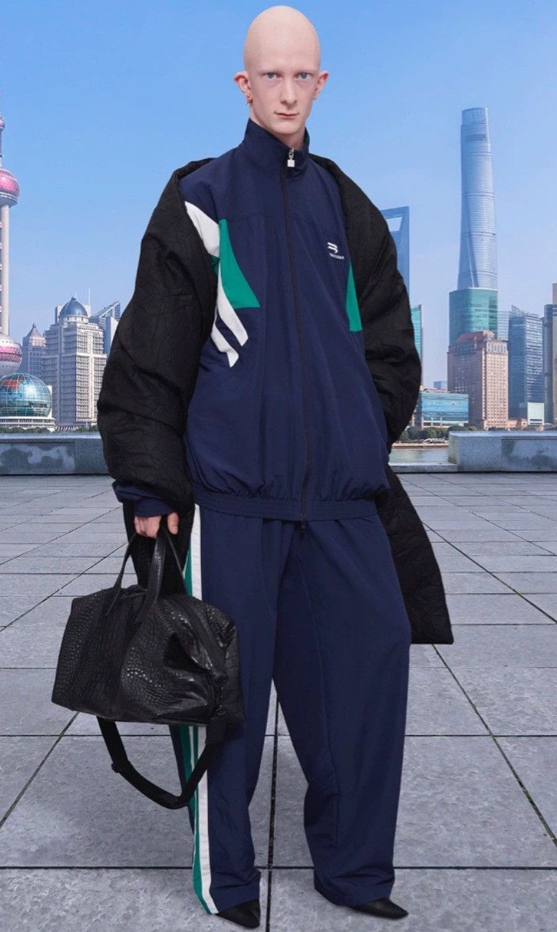 Balenciaga BALENCIAGA FW21 Sporty B Embroidered Logo Spl 2412-Nextarrow Size US S / EU 44-46 / 1 - 9 Thumbnail