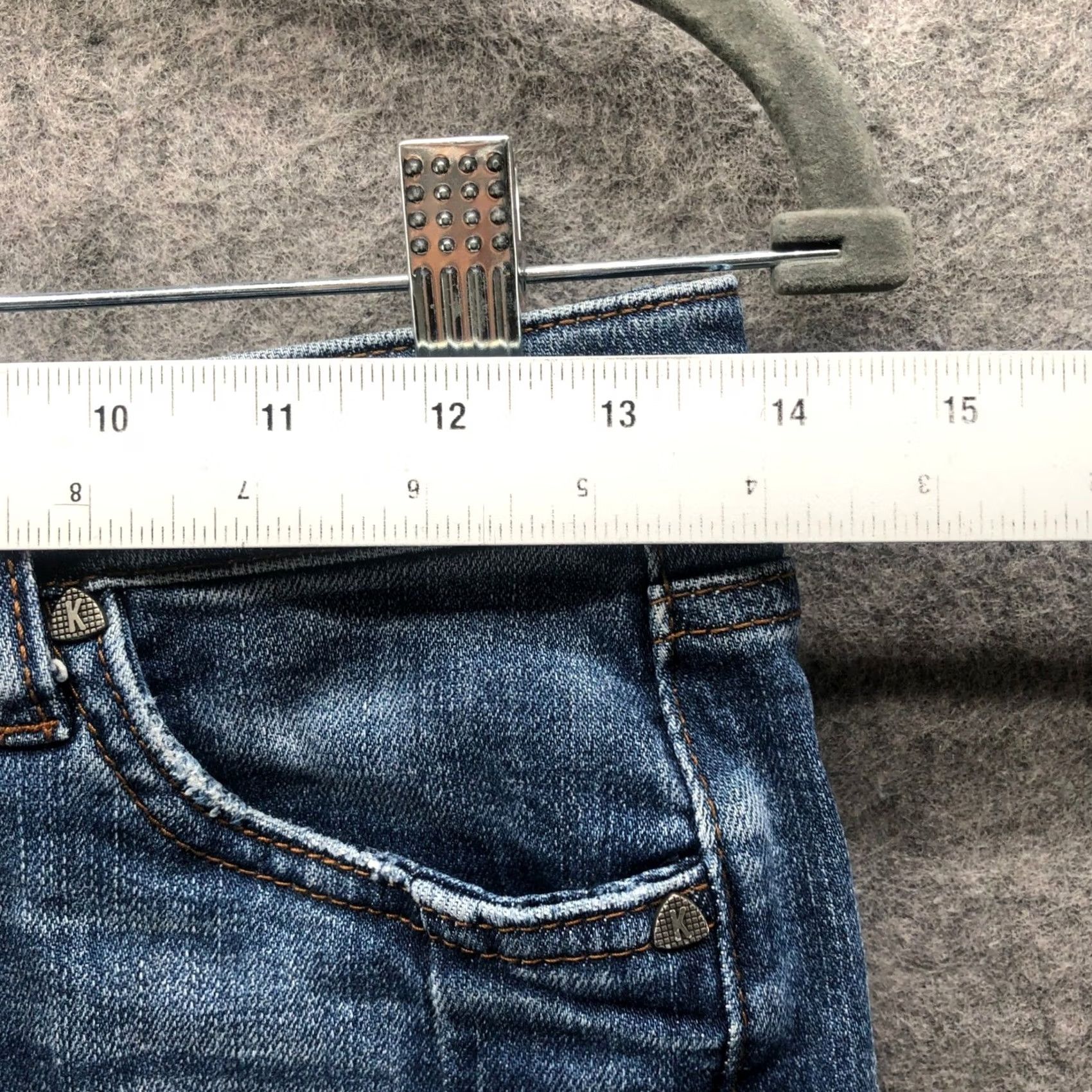 Vintage VINTAGE? No. Connie Denim Pencil Skirt Womens 00 Dark Wash Blue High Rise Low Frayed Hem Stretch KUT from the Kloth Size 24" / US 00 / IT 34 - 5 Thumbnail