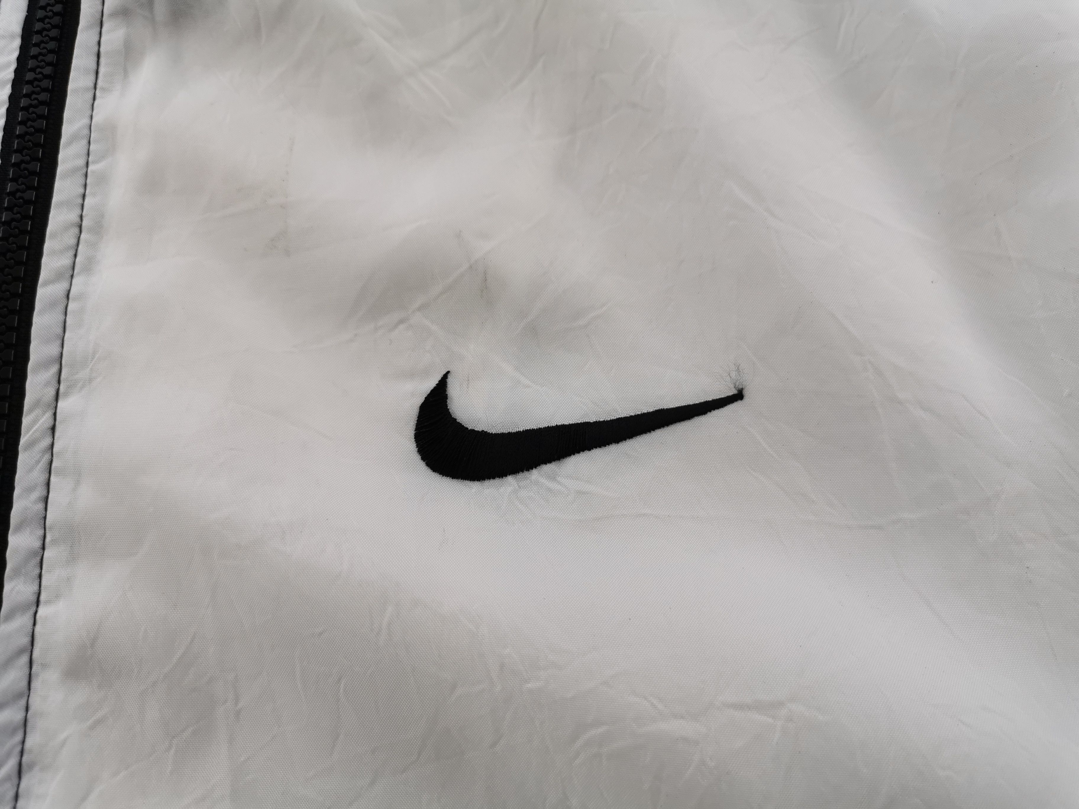 Nike Distressed Vintage 90s Nike Big Logo Windbreaker Jacket Size US L / EU 52-54 / 3 - 5 Thumbnail